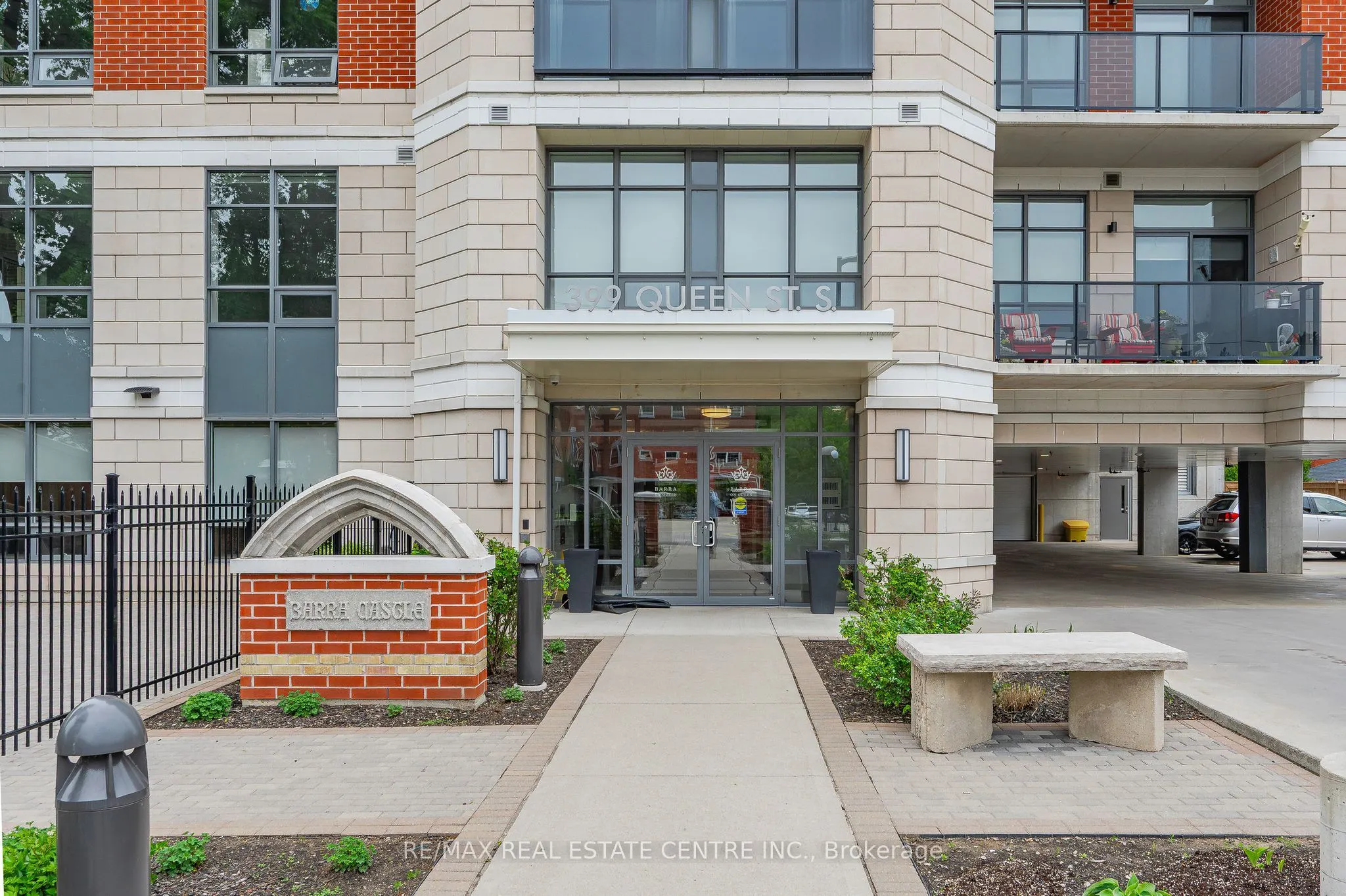 399 QUEEN Street S, #202