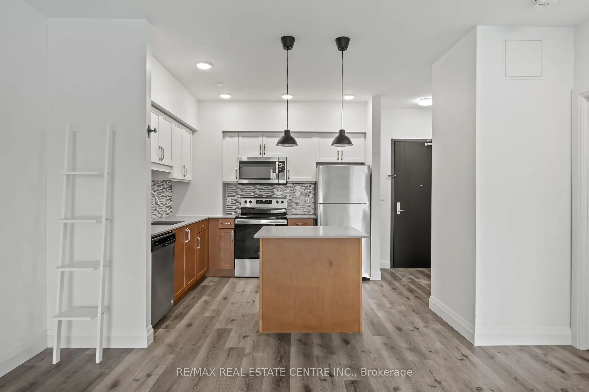 399 QUEEN Street S, #202
