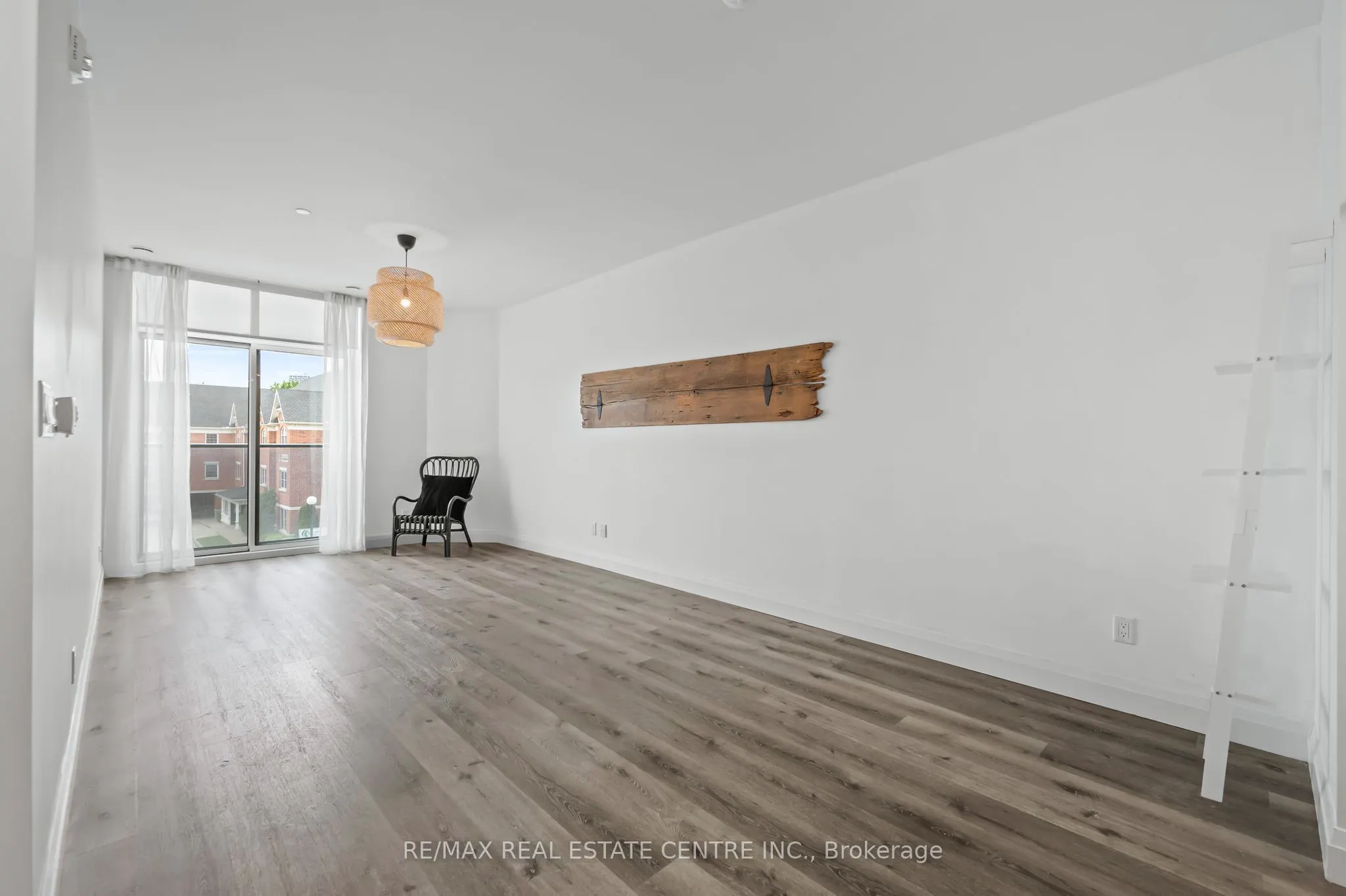 399 QUEEN Street S, #202