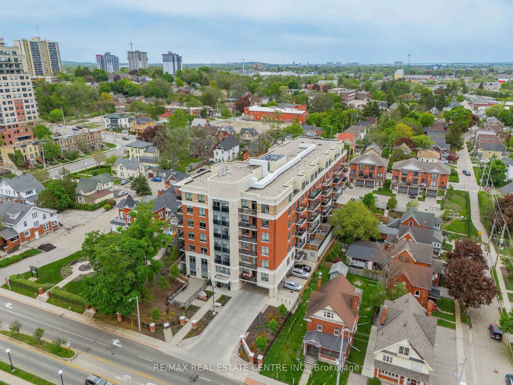 399 QUEEN Street S, #202