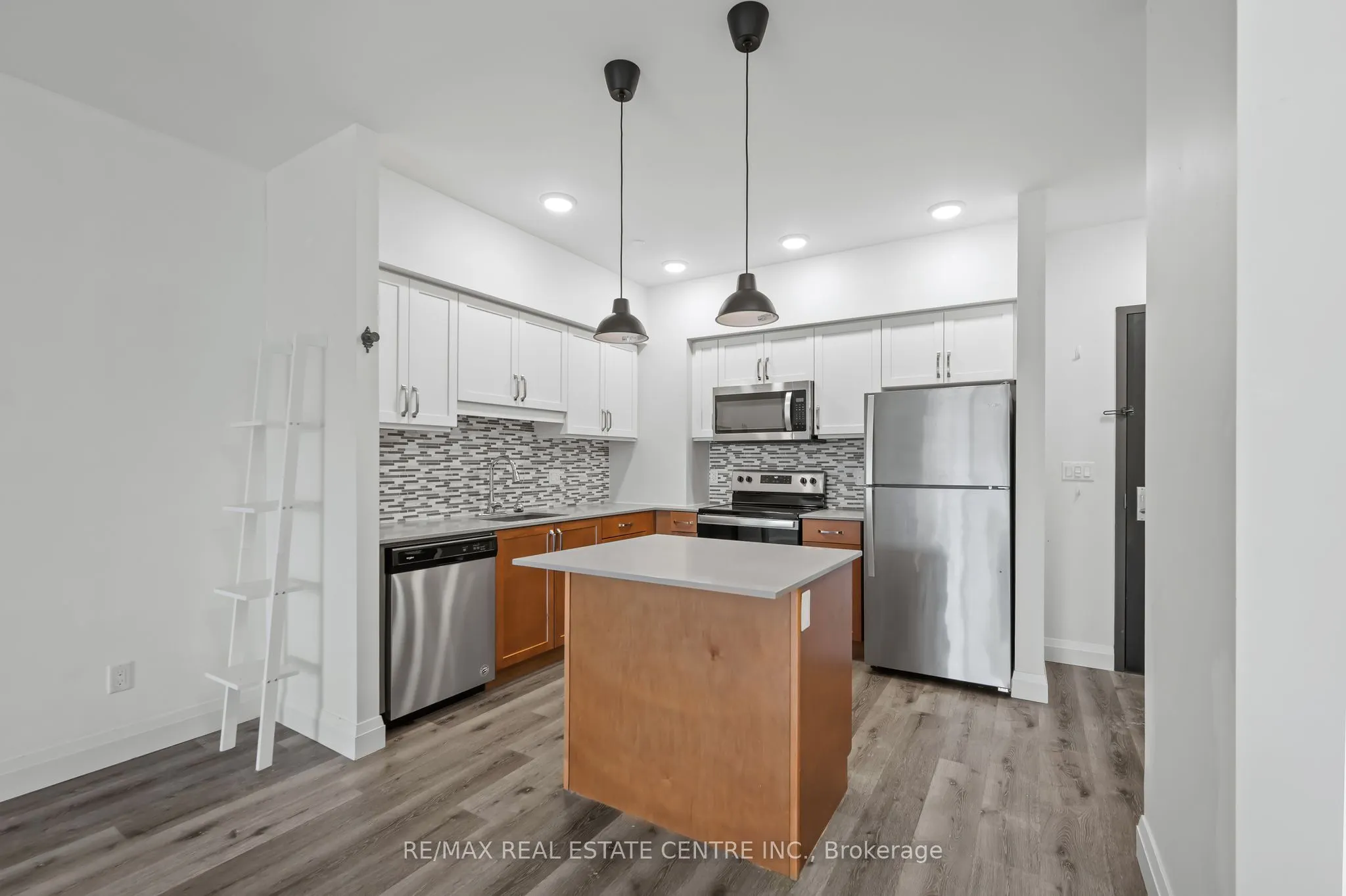 399 QUEEN Street S, #202