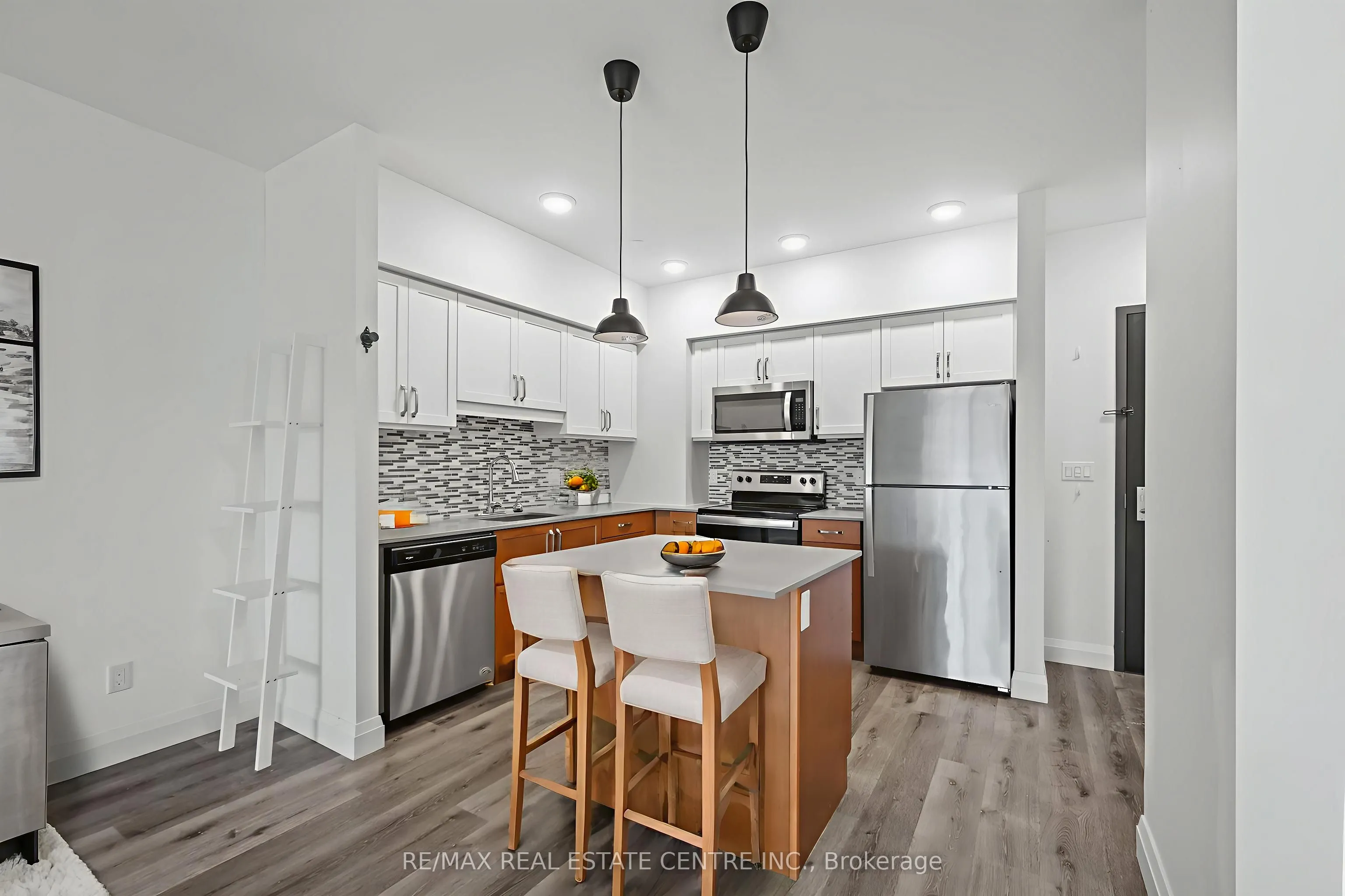 399 QUEEN Street S, #202