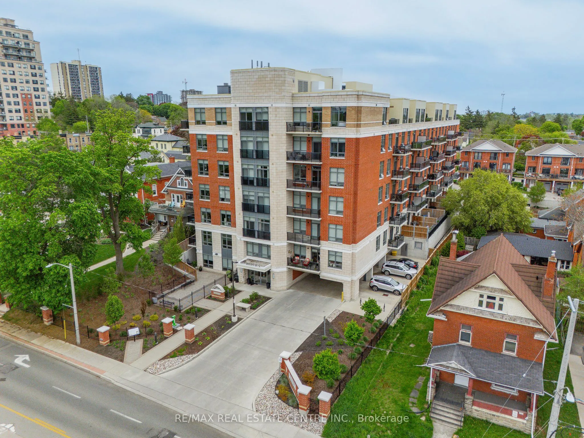 399 QUEEN Street S, #202