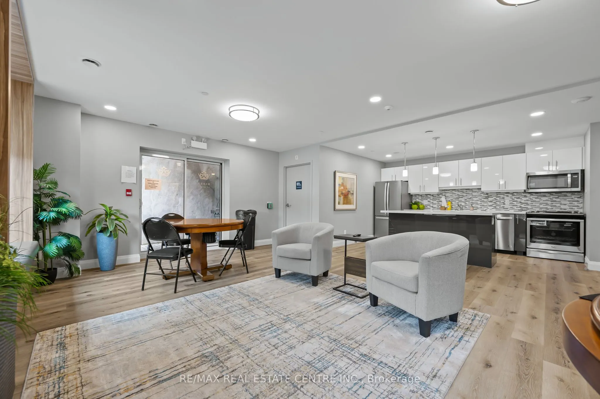 399 QUEEN Street S, #202