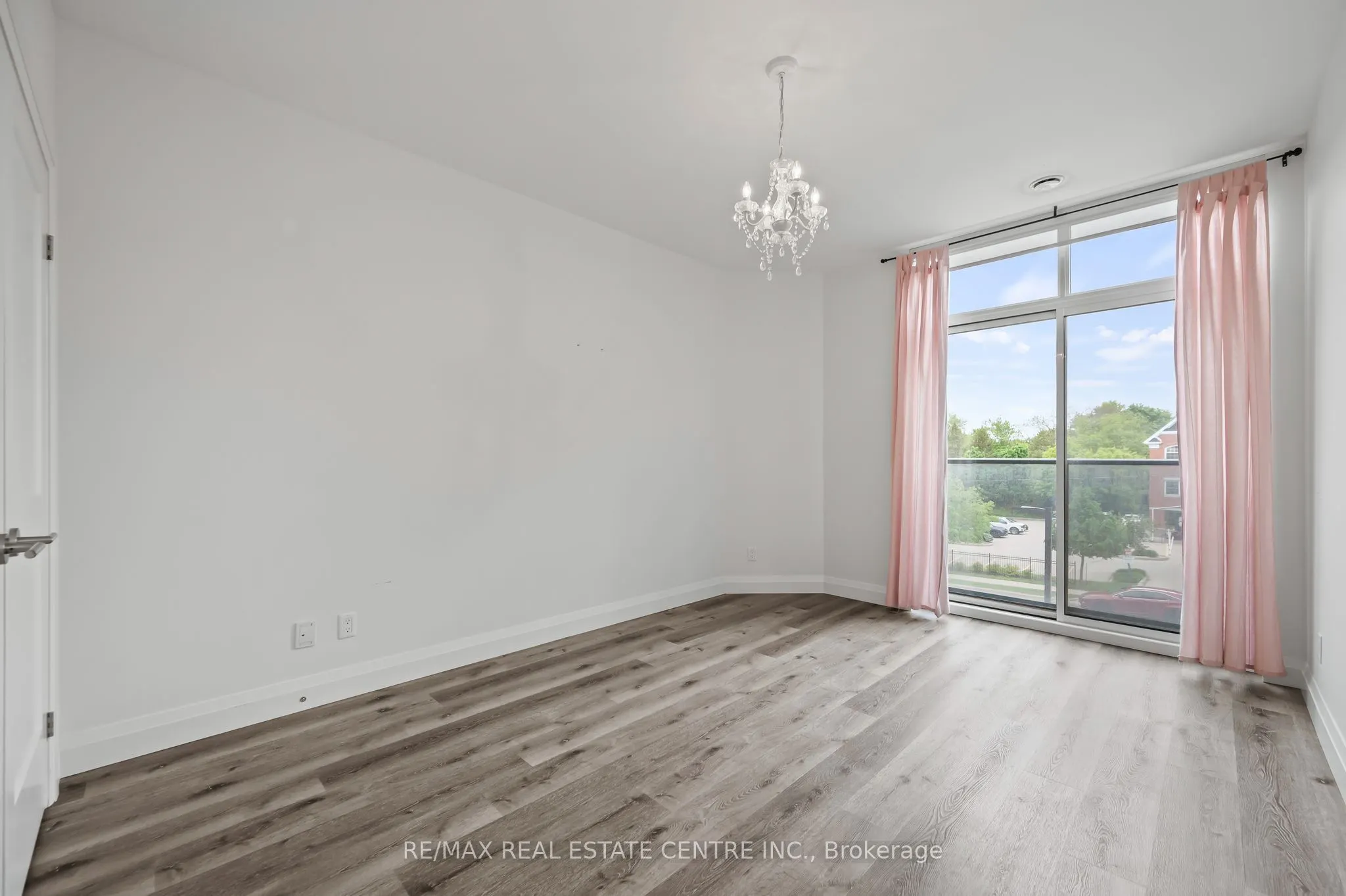399 QUEEN Street S, #202