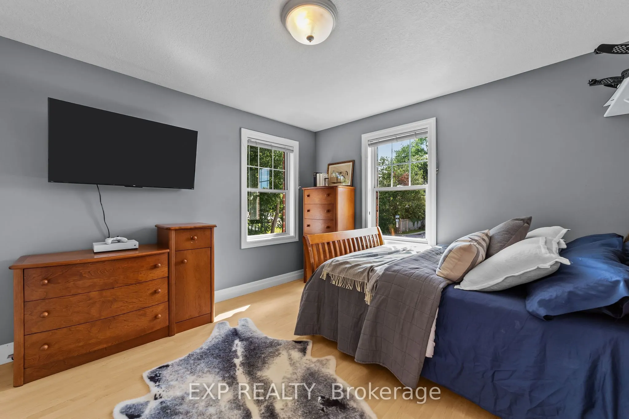 17 HURON Street N
