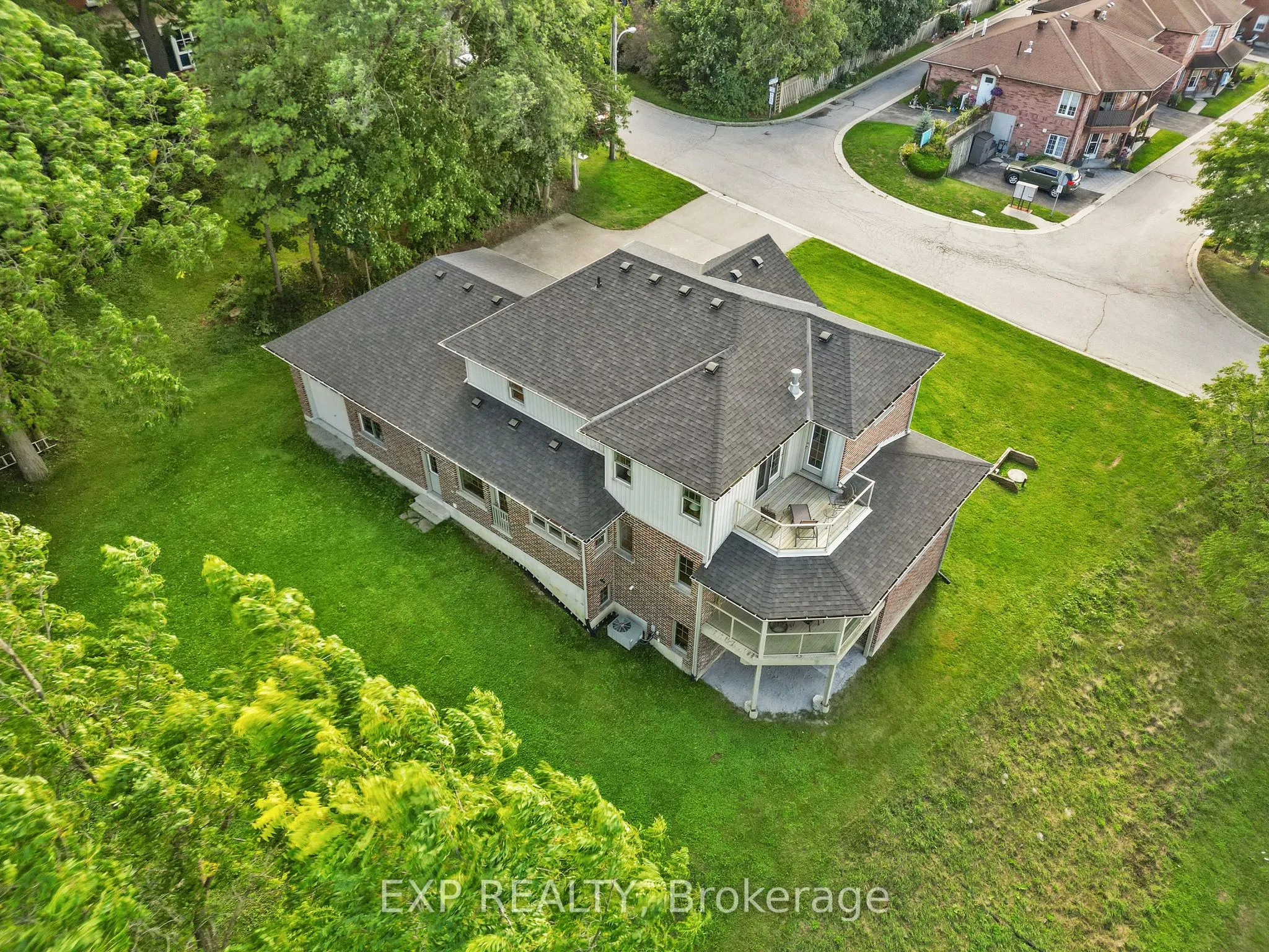 17 HURON Street N
