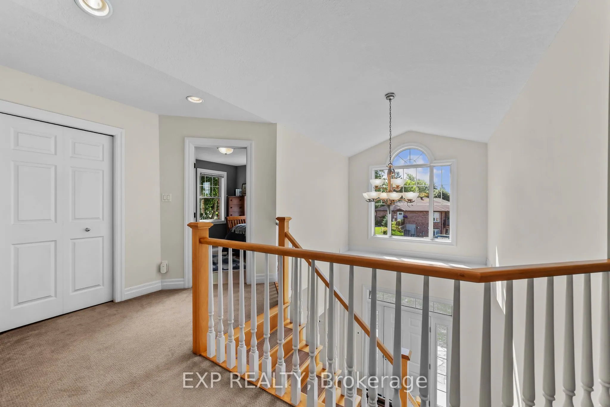 17 HURON Street N