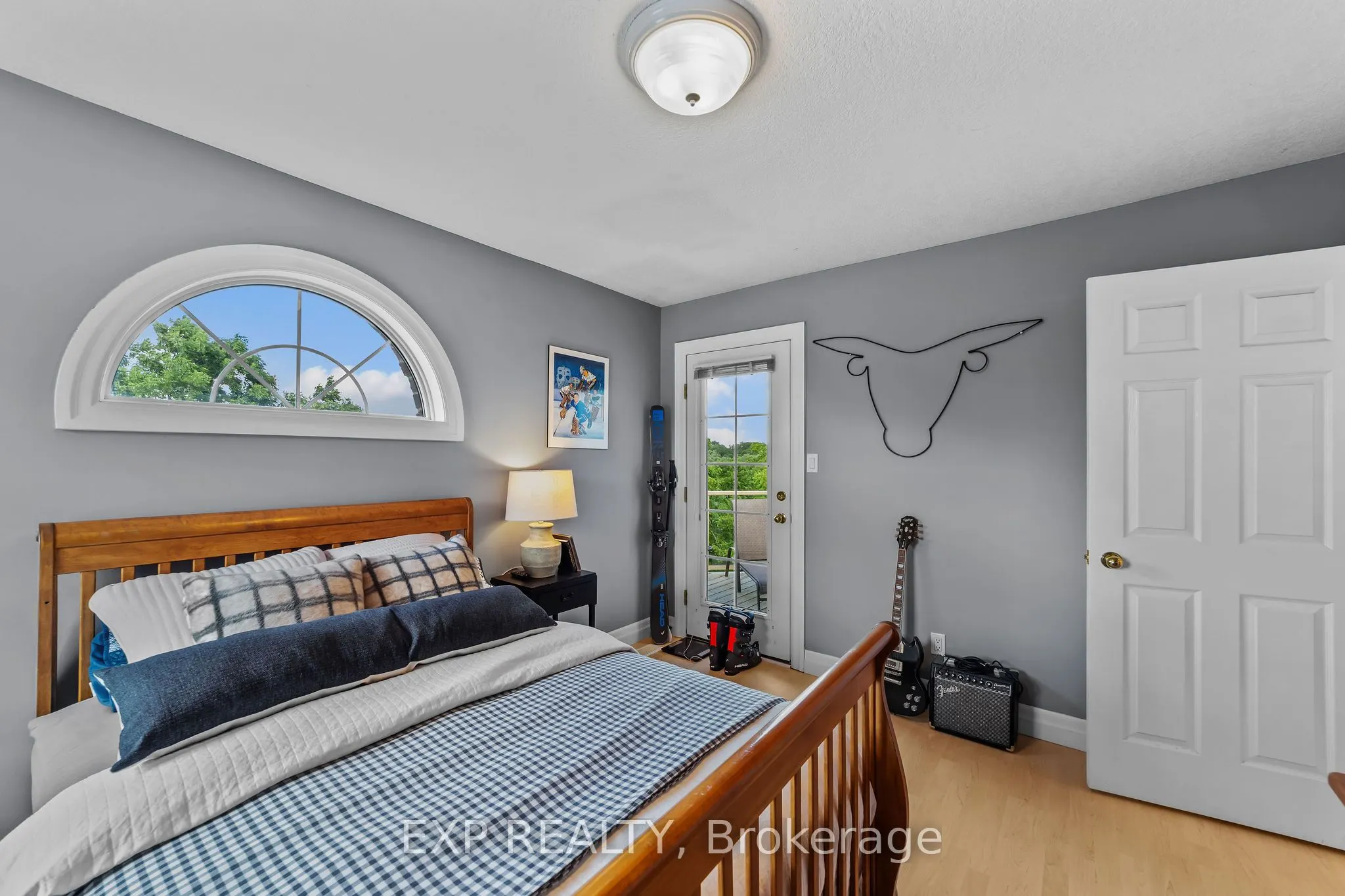 17 HURON Street N