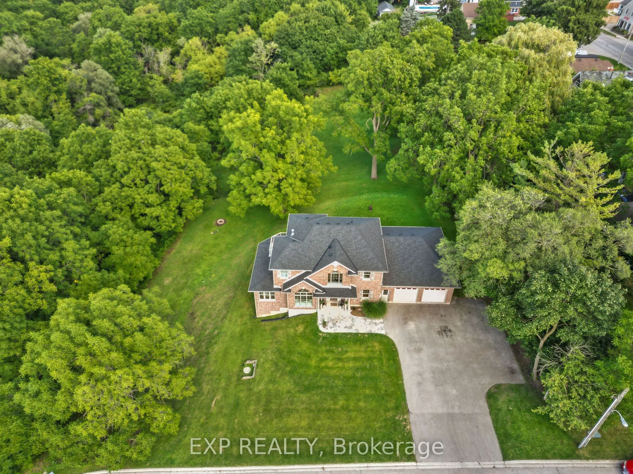 17 HURON Street N