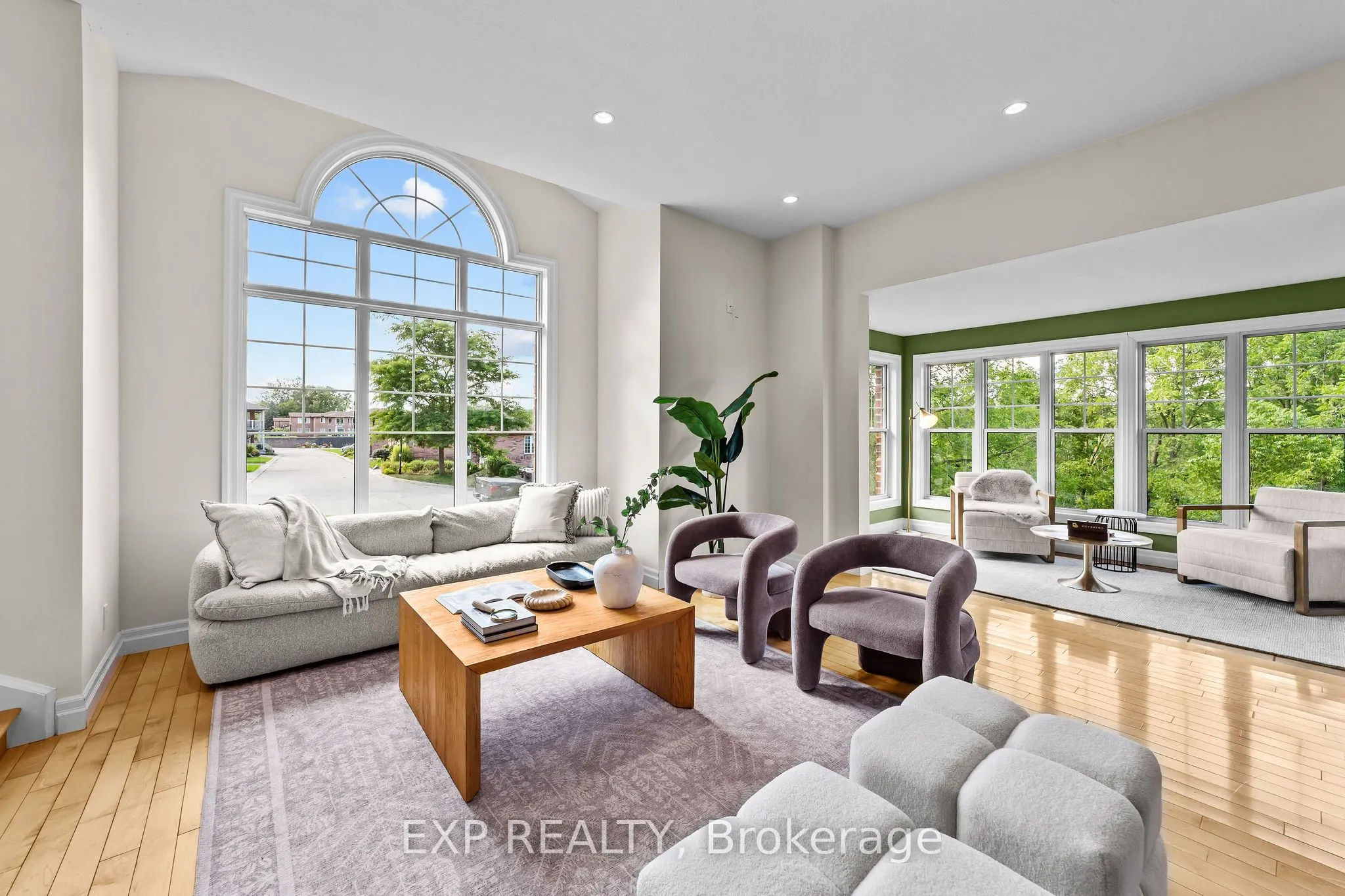 17 HURON Street N