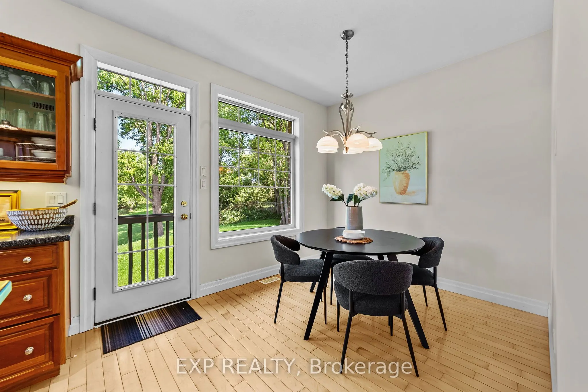 17 HURON Street N