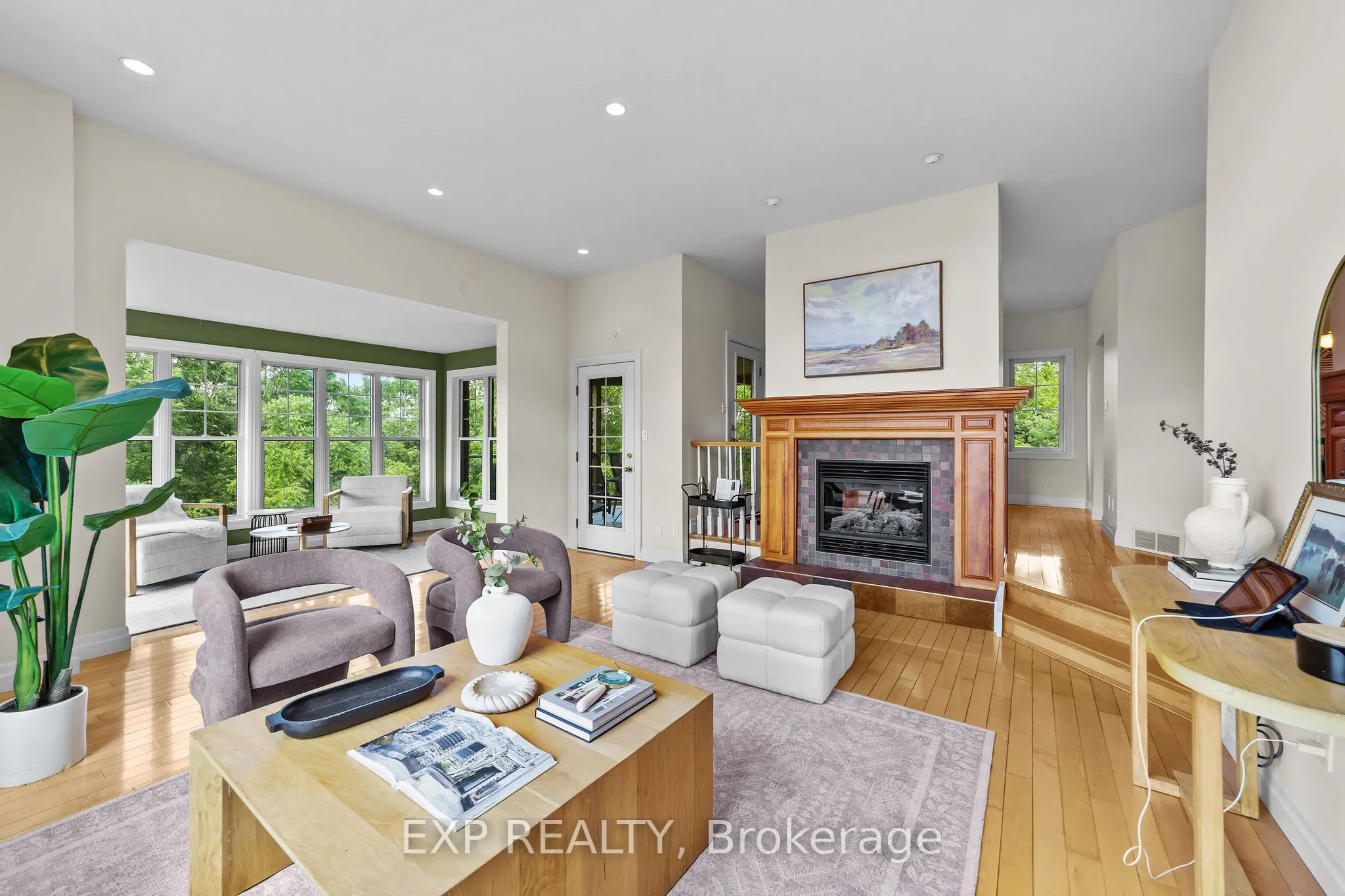 17 HURON Street N