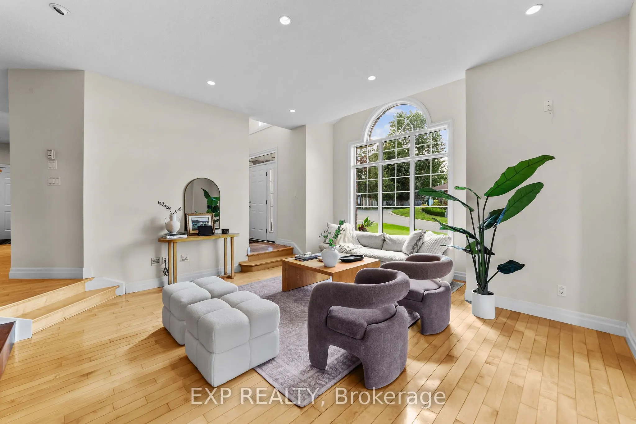 17 HURON Street N