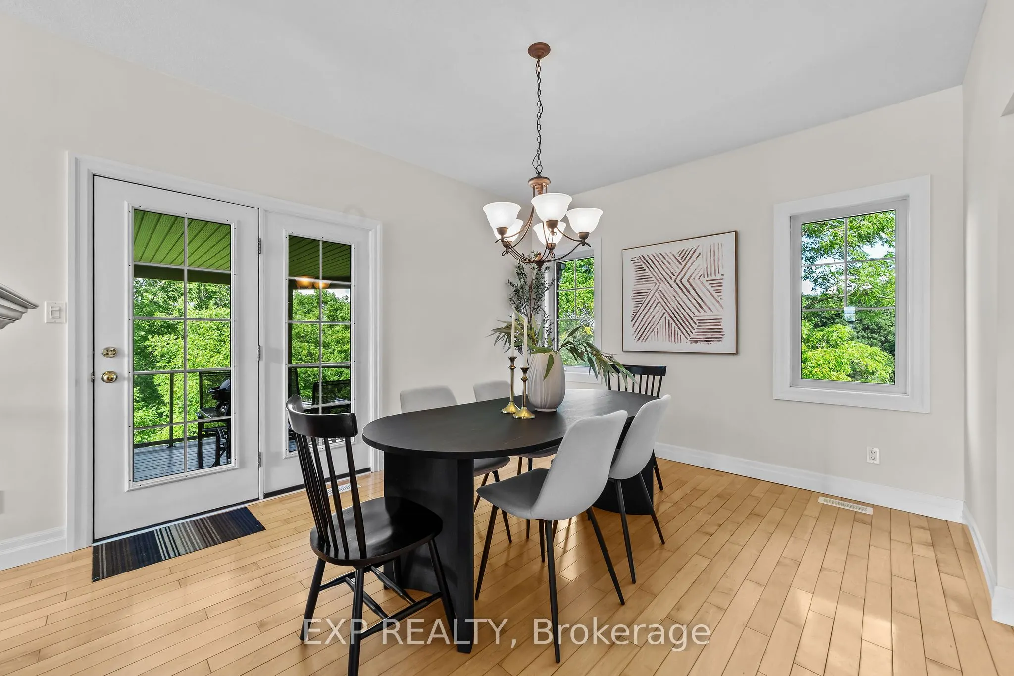 17 HURON Street N