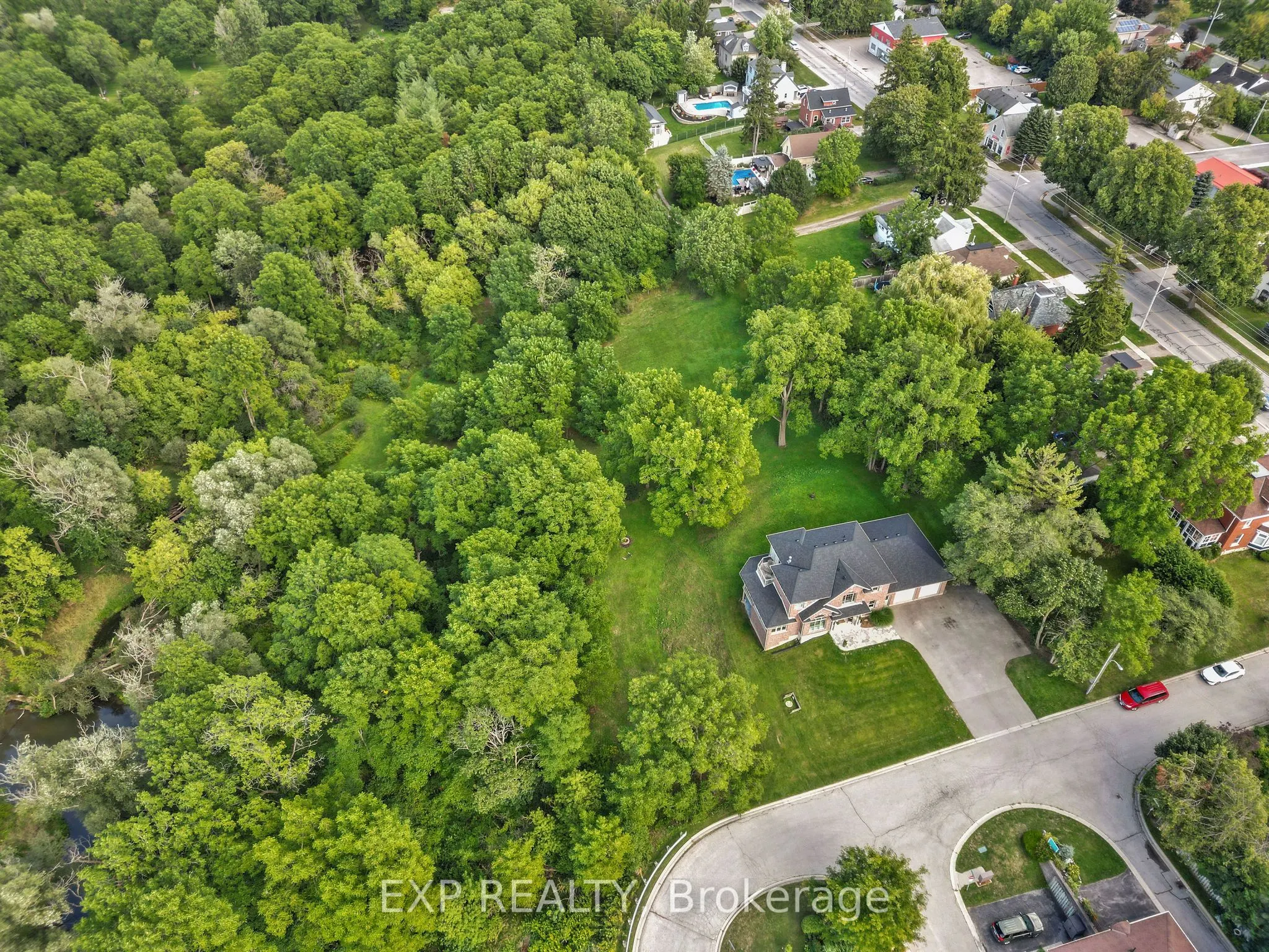 17 HURON Street N