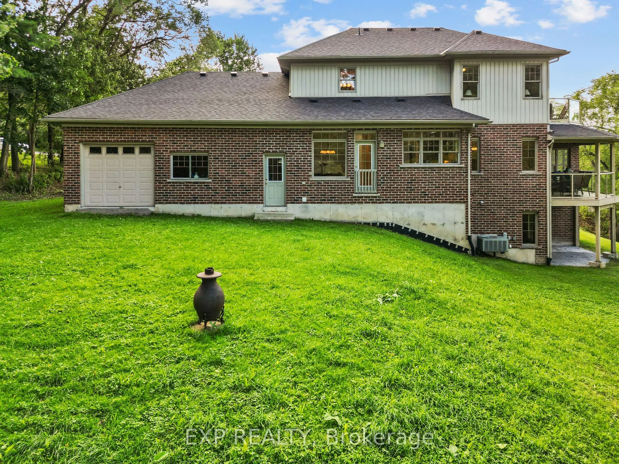 17 HURON Street N