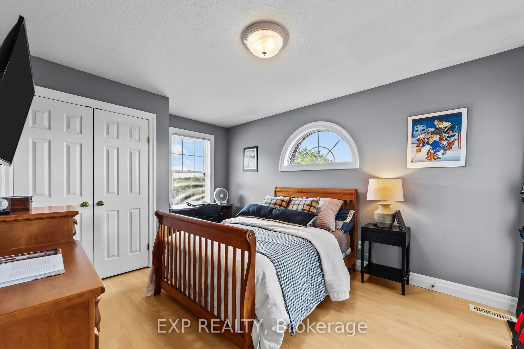 17 HURON Street N