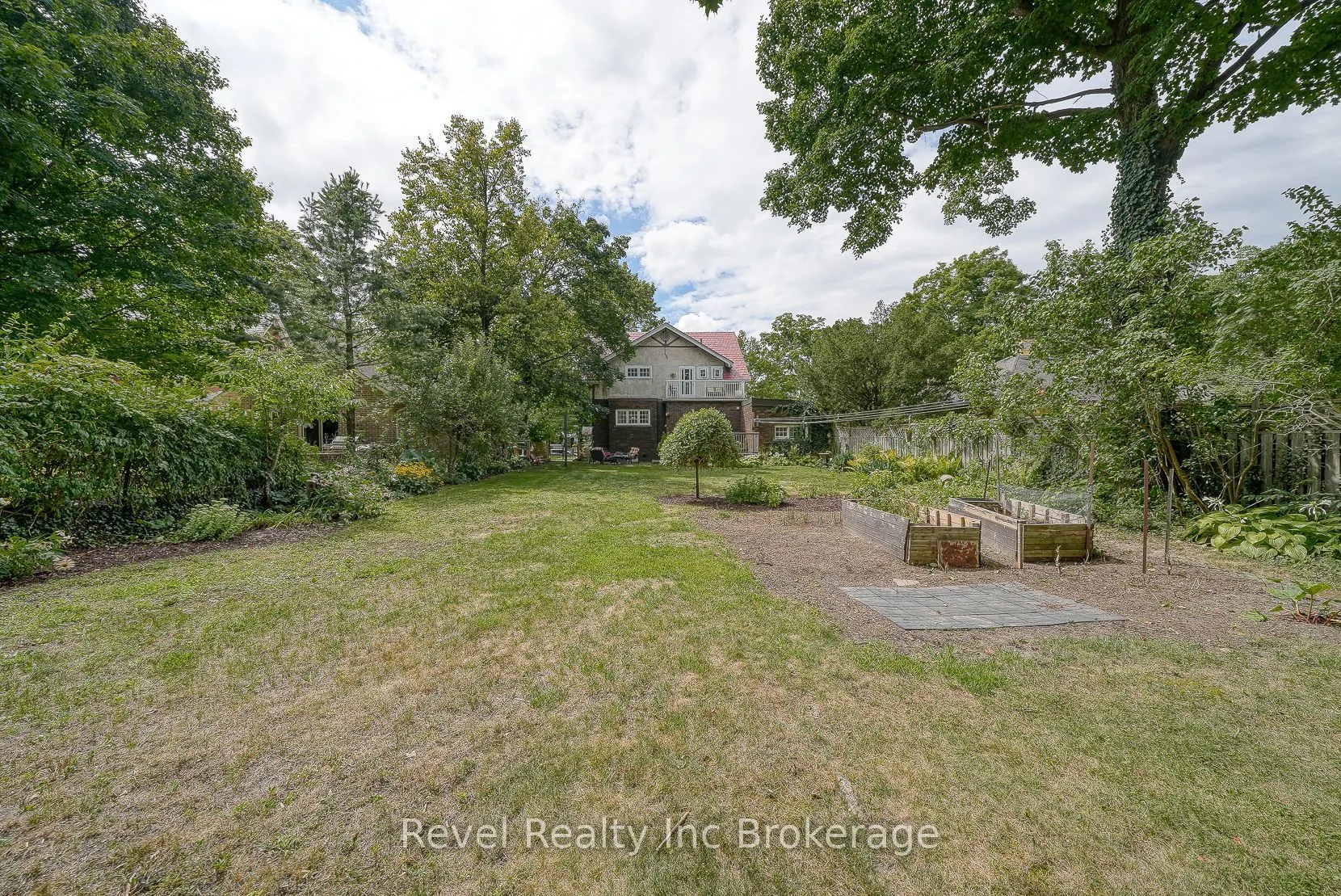 140 Vansittart Avenue