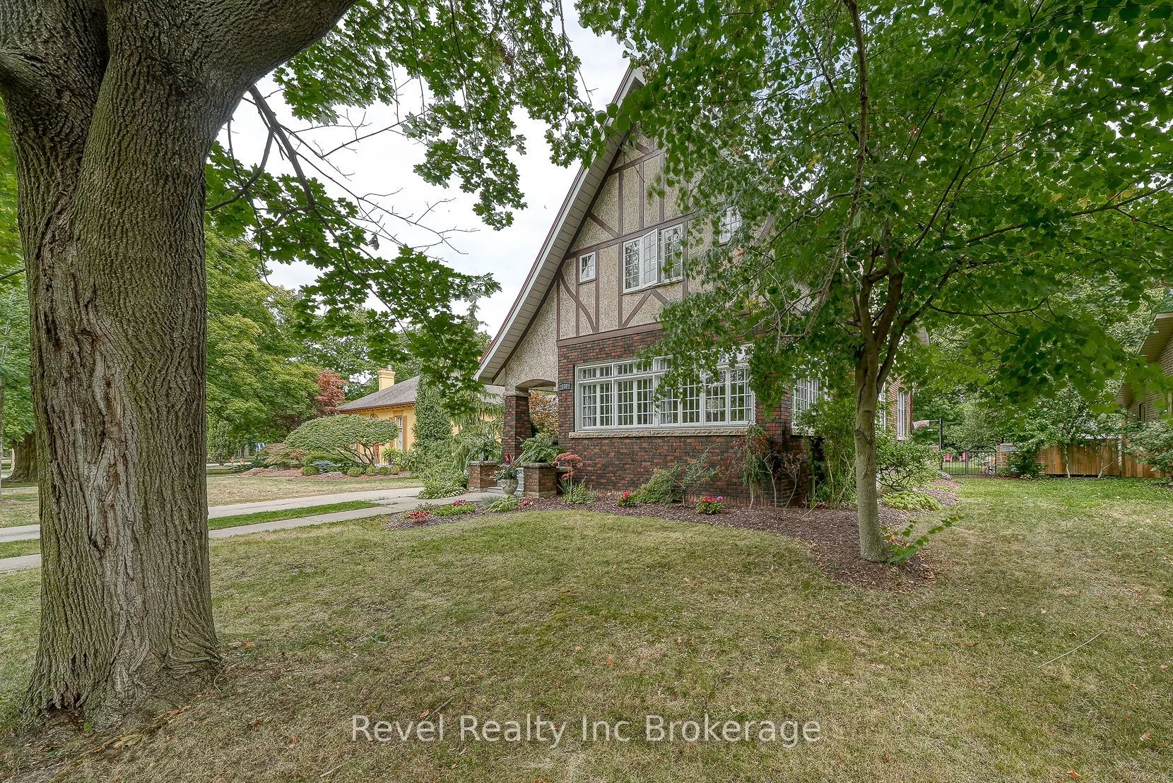 140 Vansittart Avenue