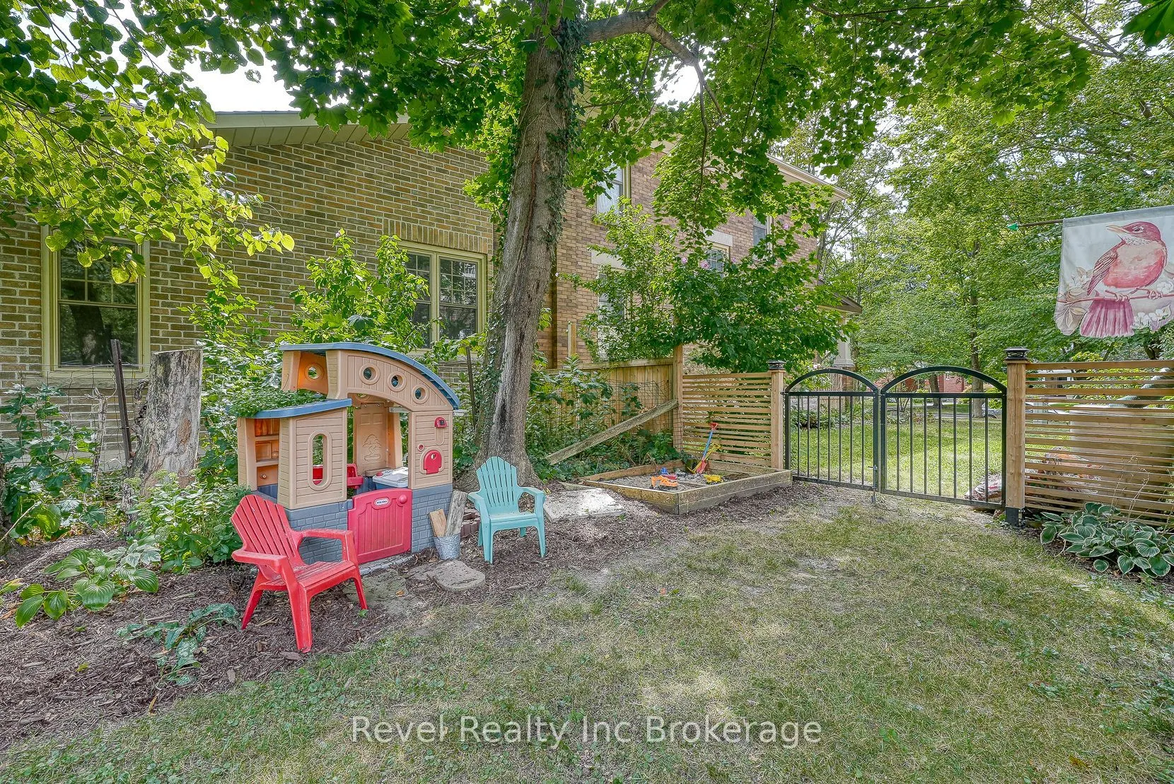 140 Vansittart Avenue