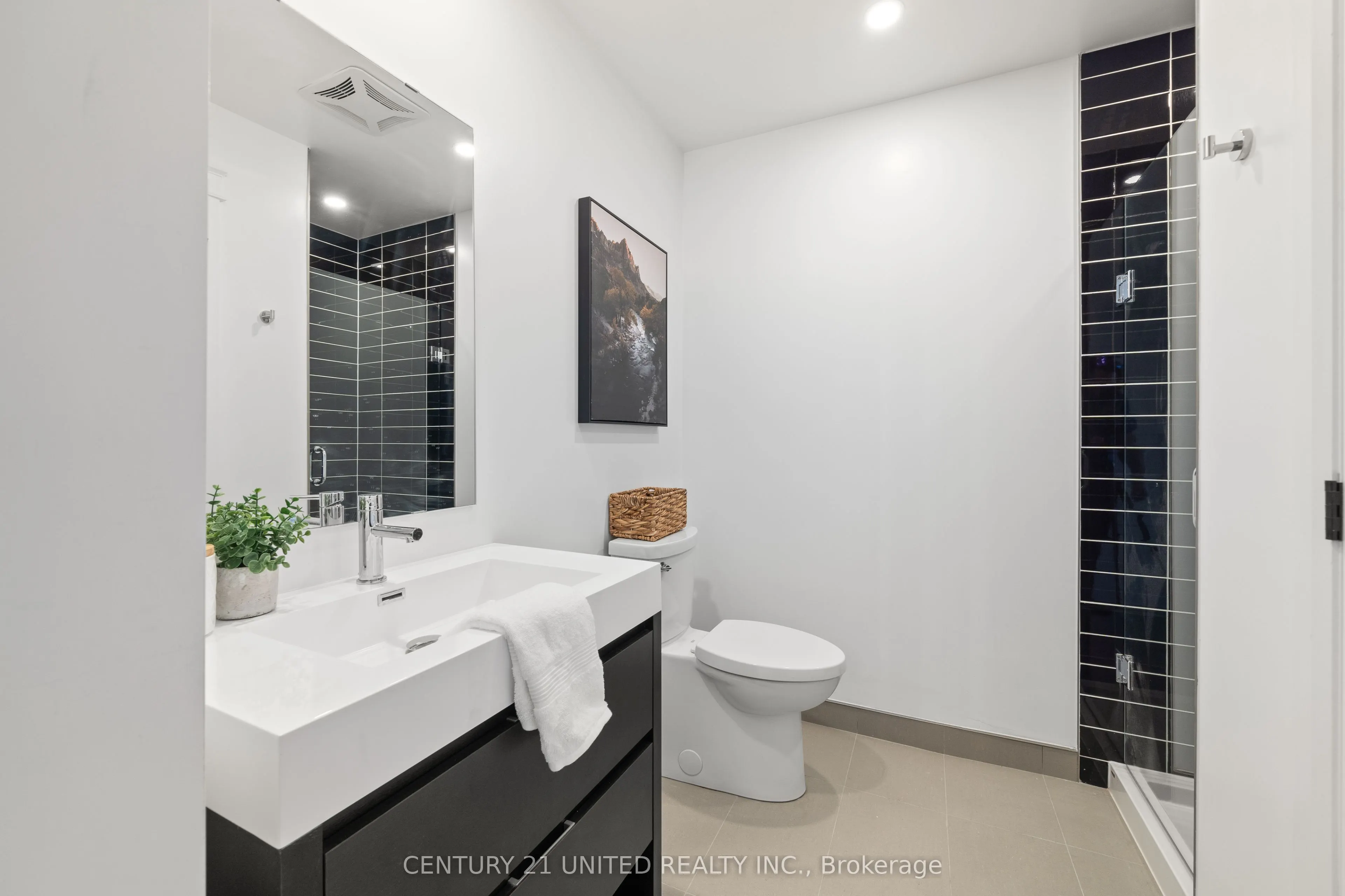 195 Hunter Street E, #605