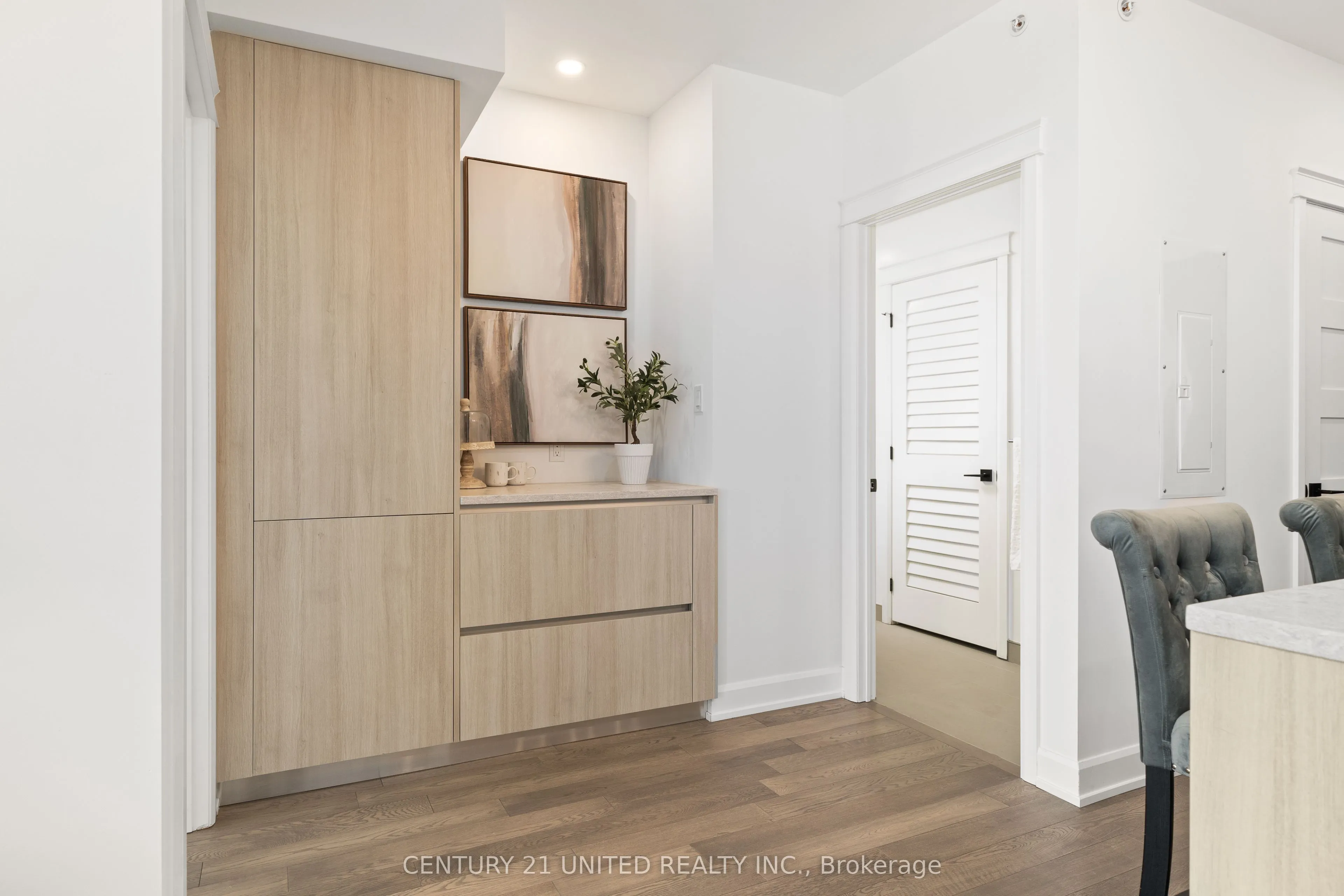 195 Hunter Street E, #605