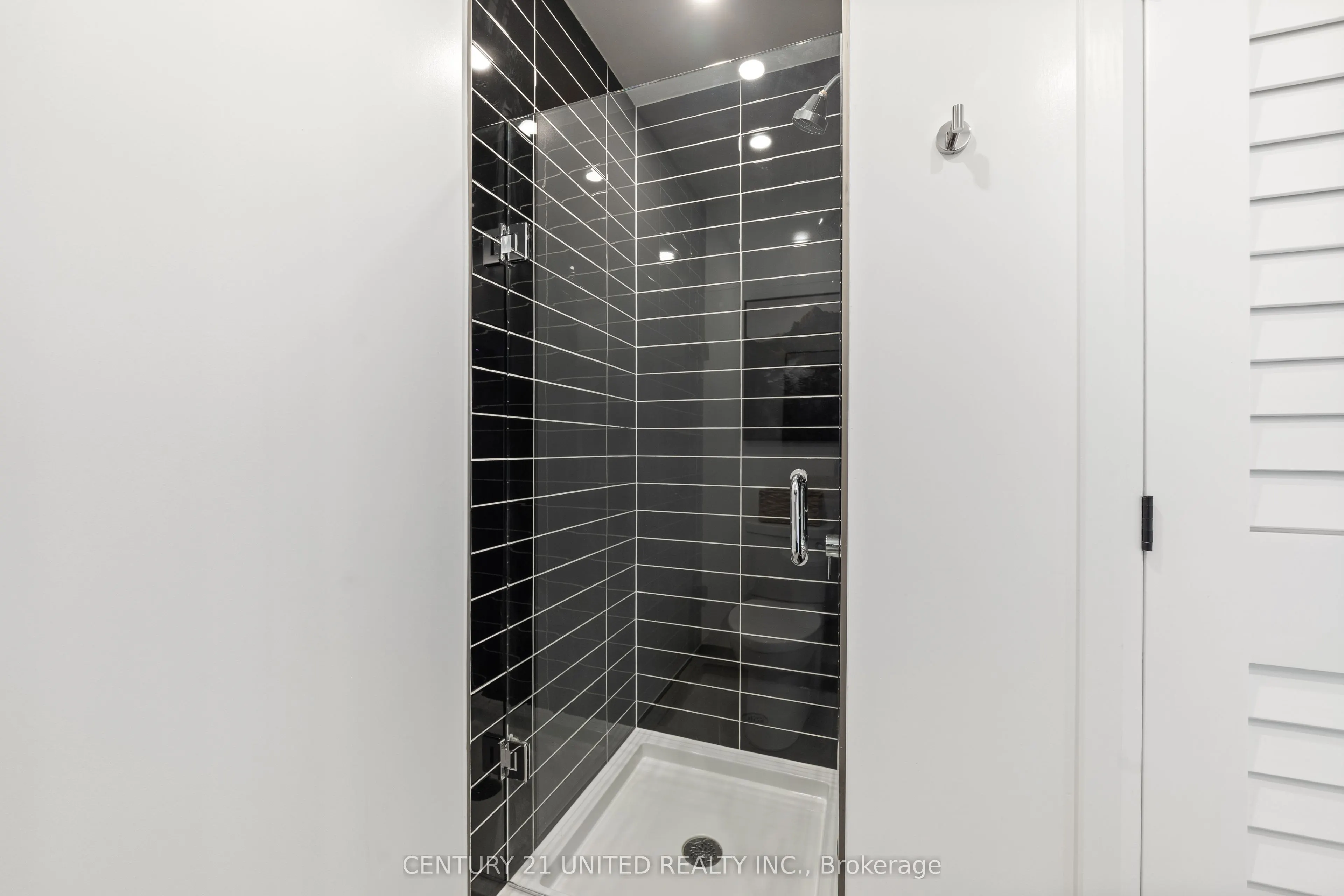 195 Hunter Street E, #605