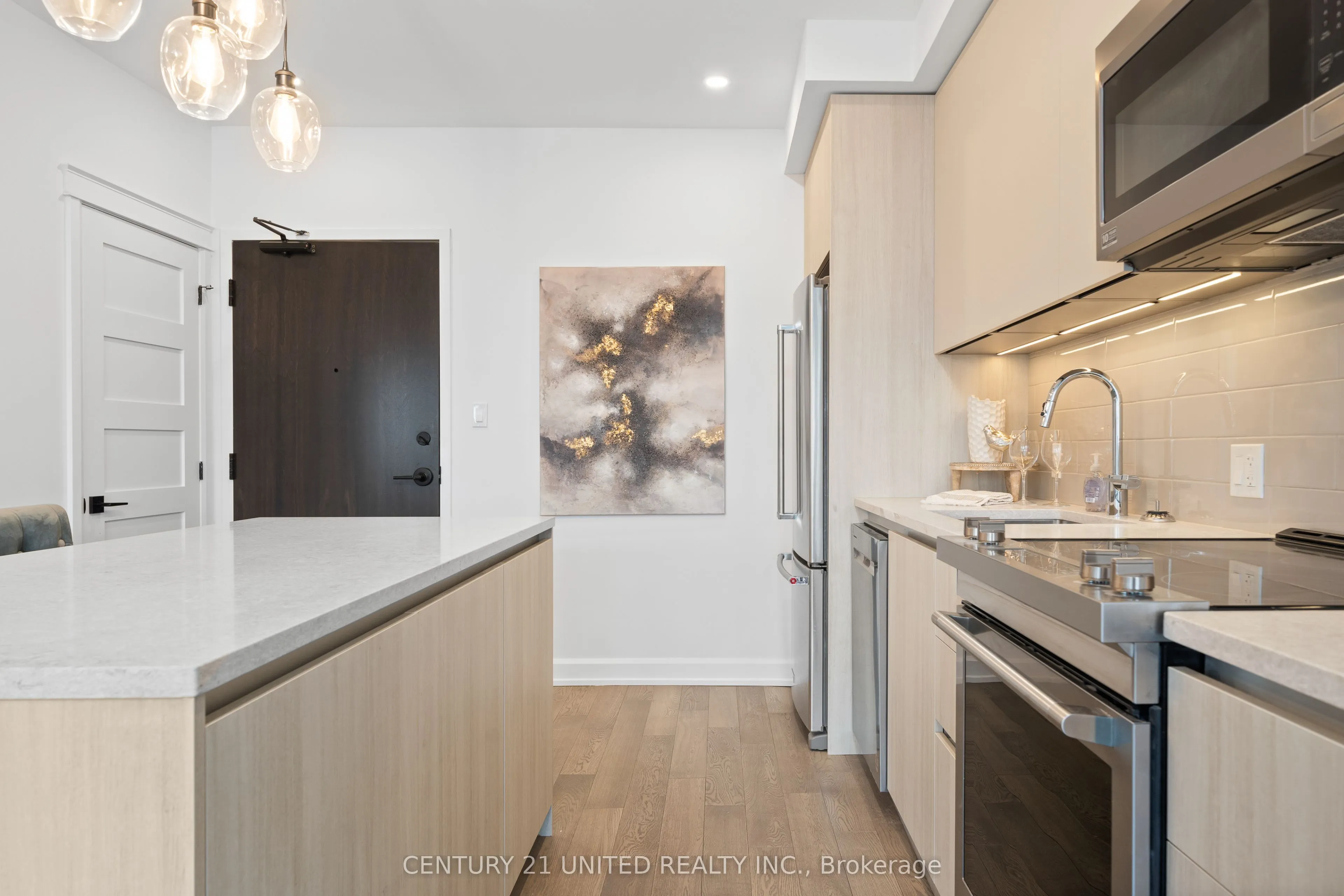 195 Hunter Street E, #605