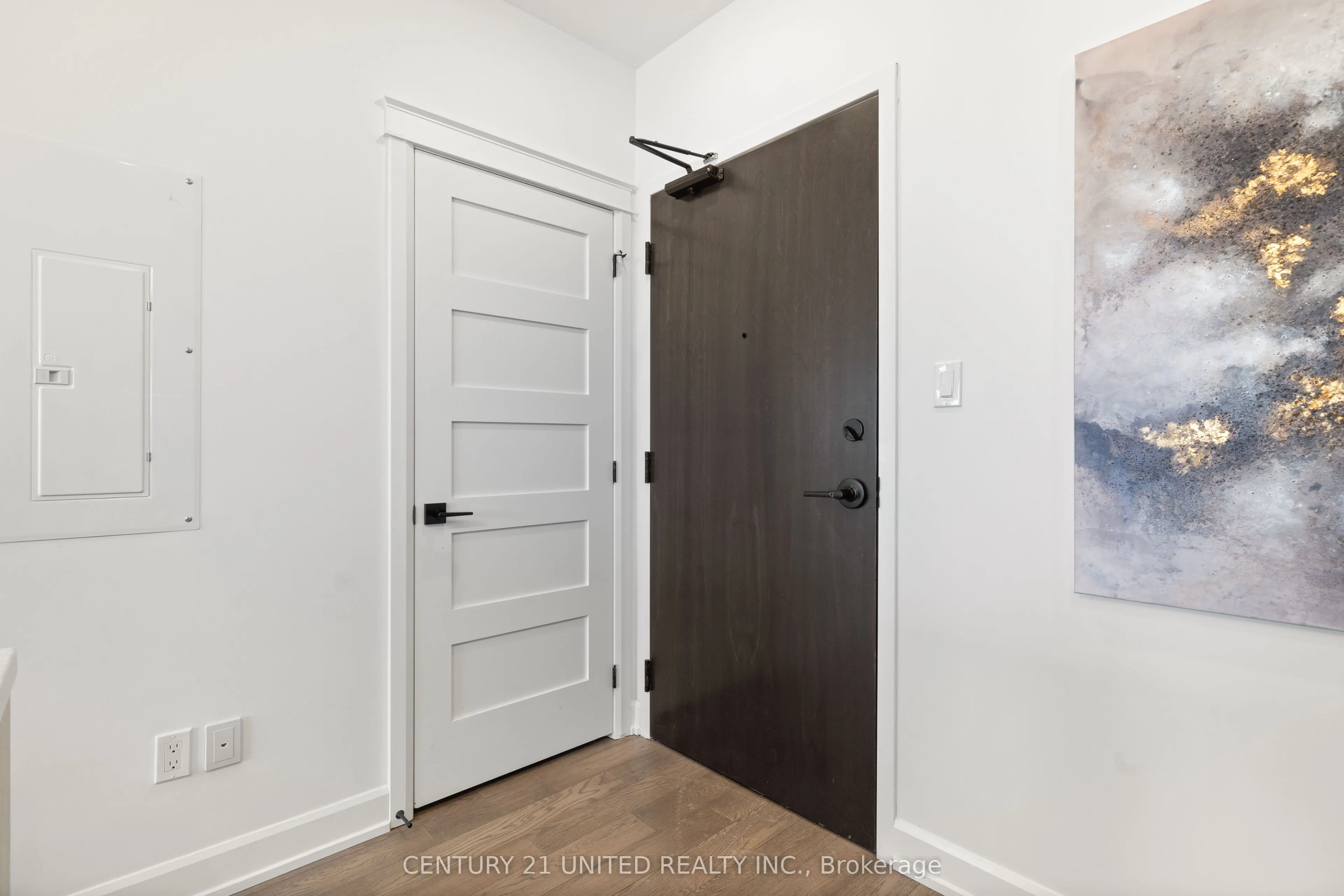 195 Hunter Street E, #605