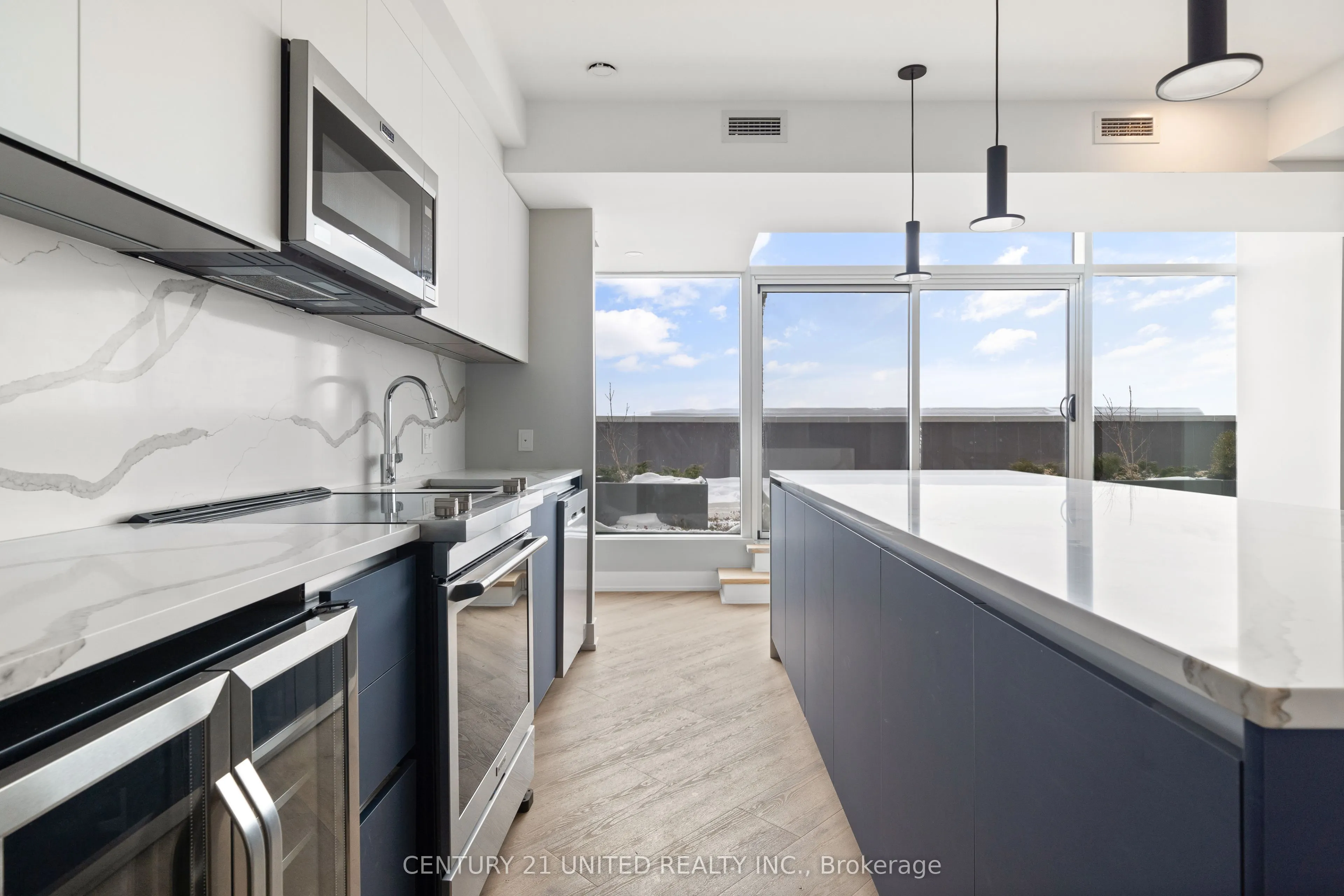195 Hunter Street E, #605