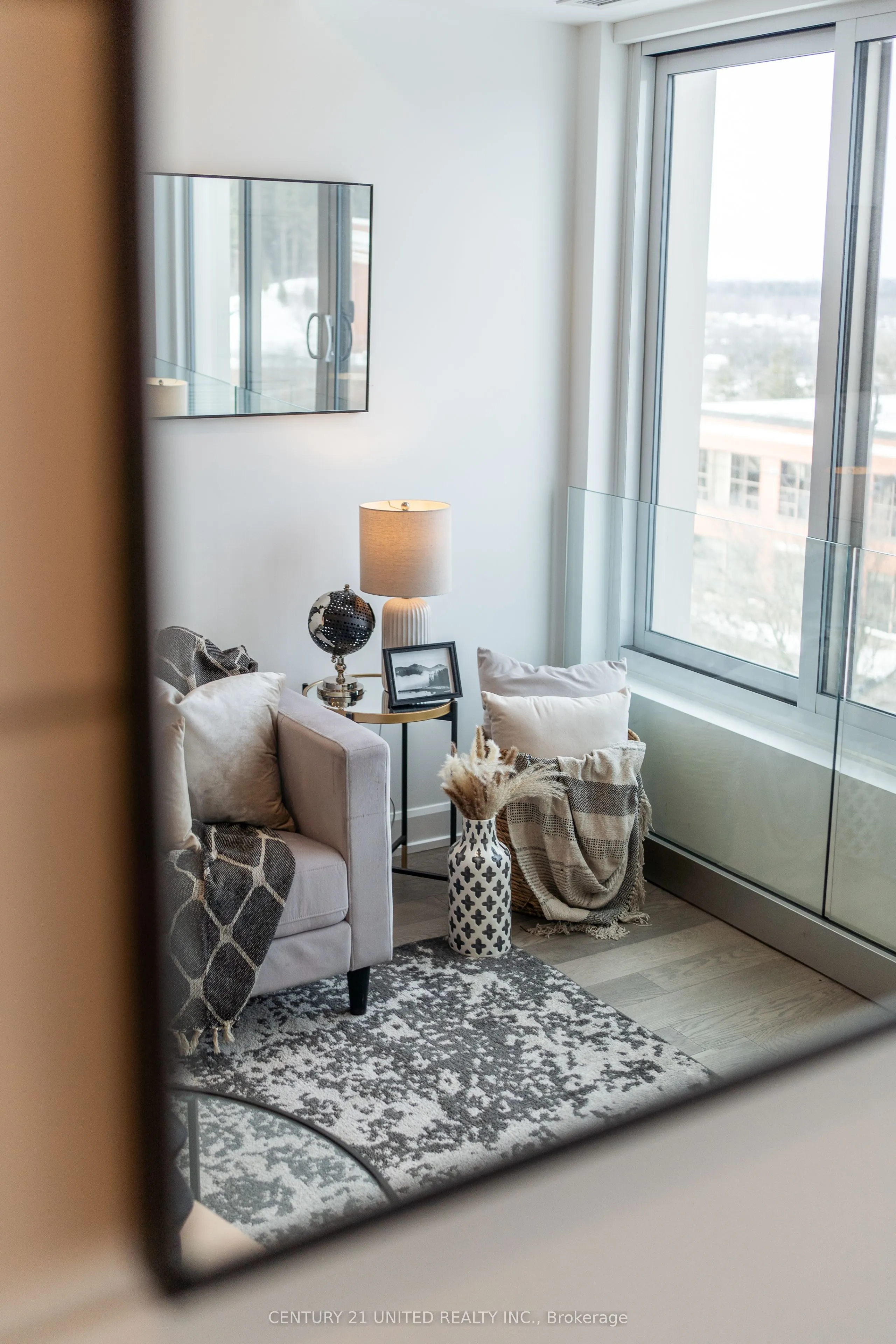 195 Hunter Street E, #605