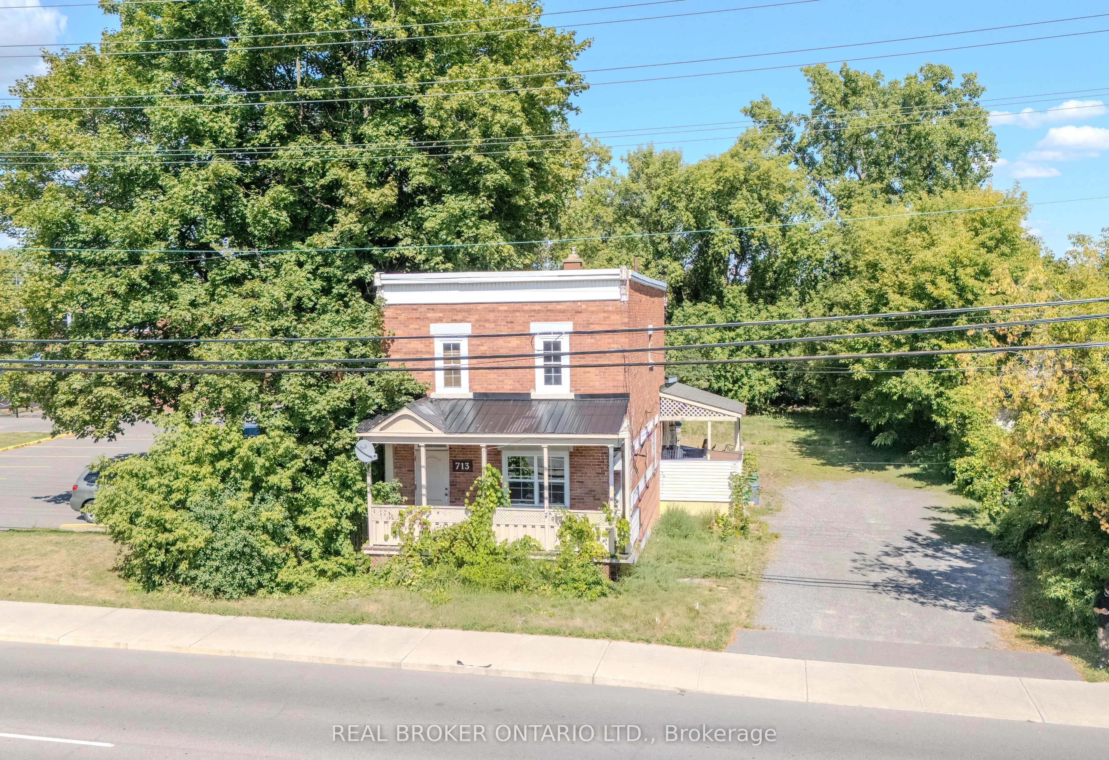 713 St Laurent Boulevard