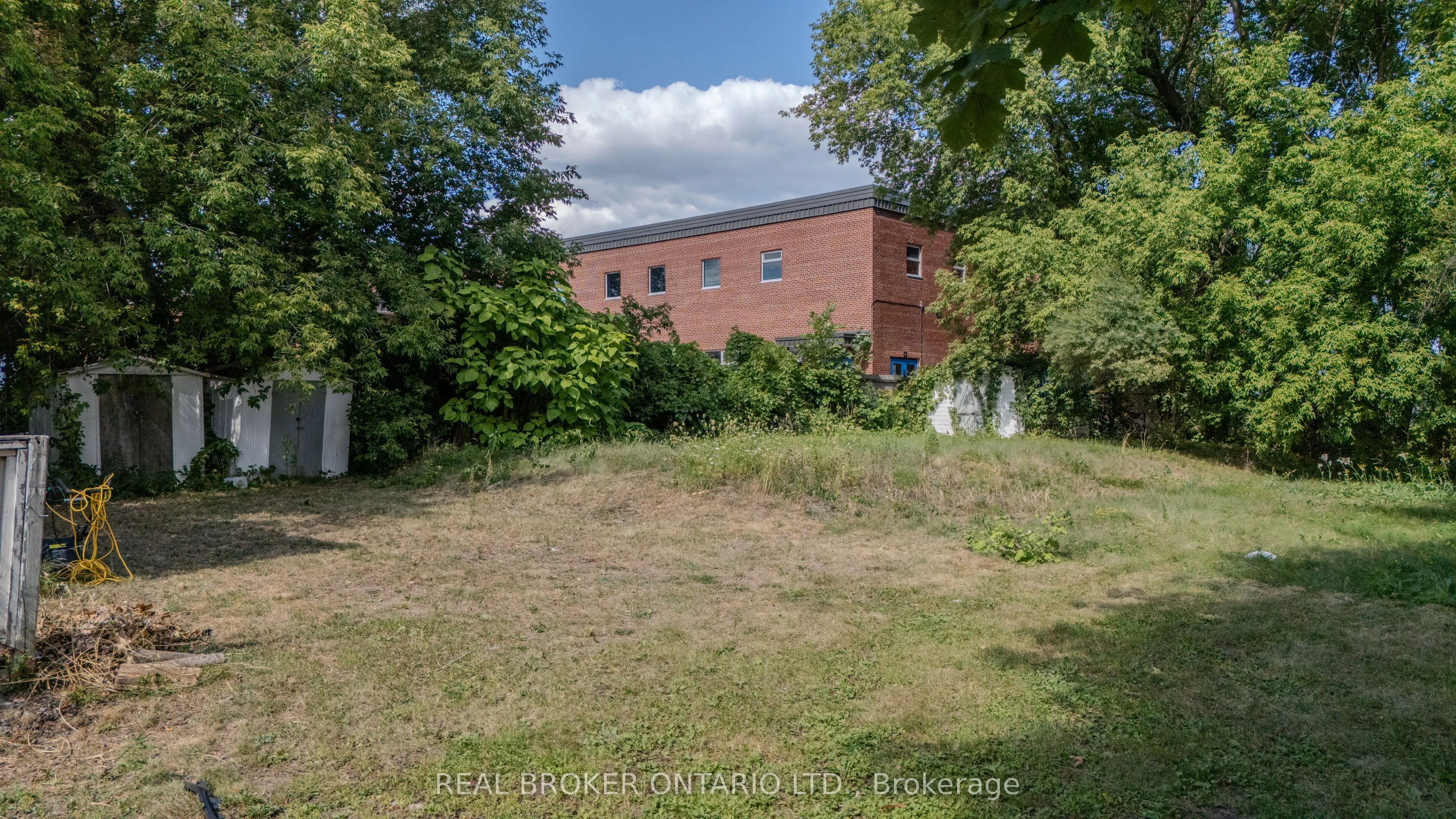 713 St Laurent Boulevard
