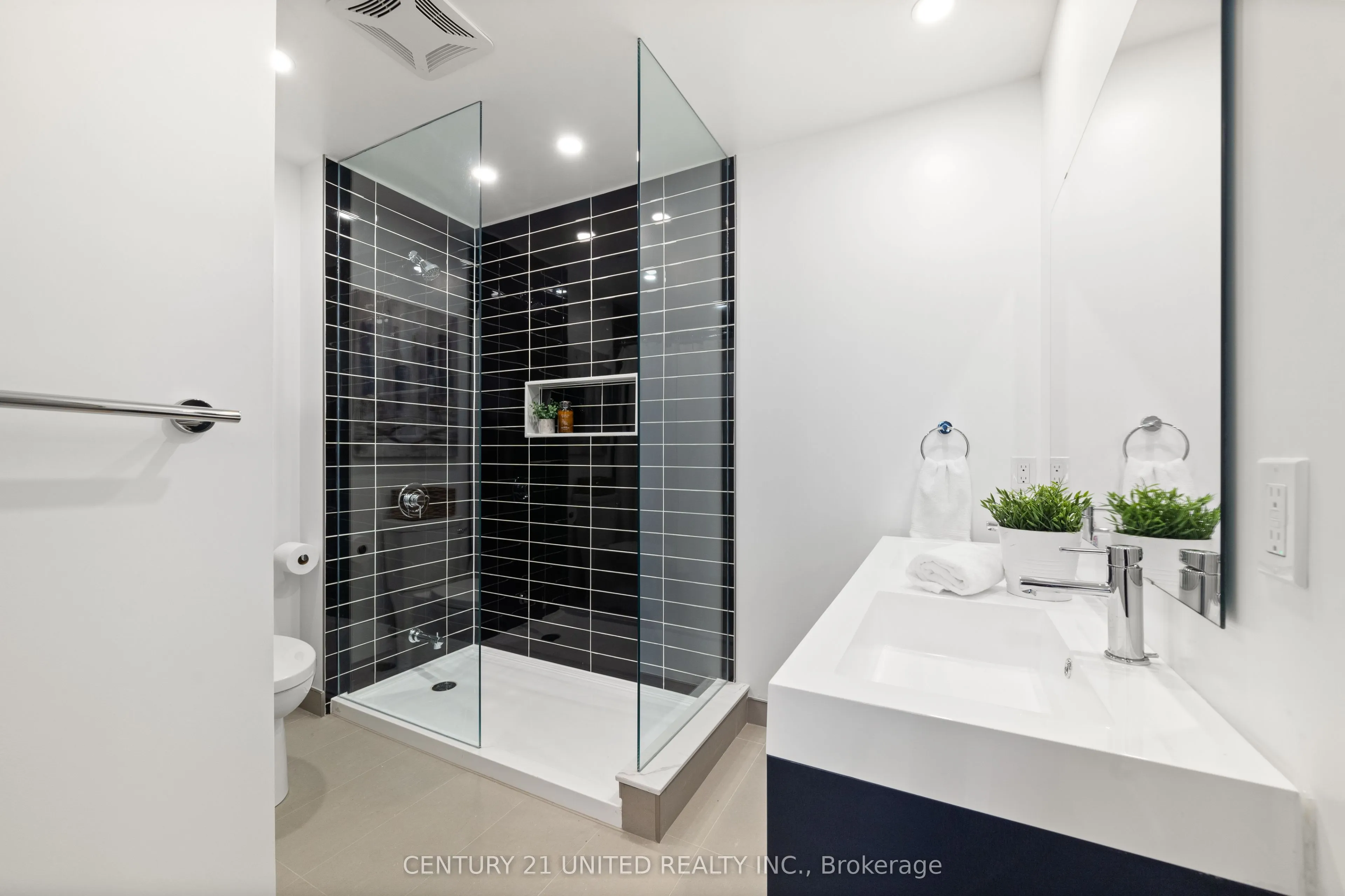 195 Hunter Street E, #605