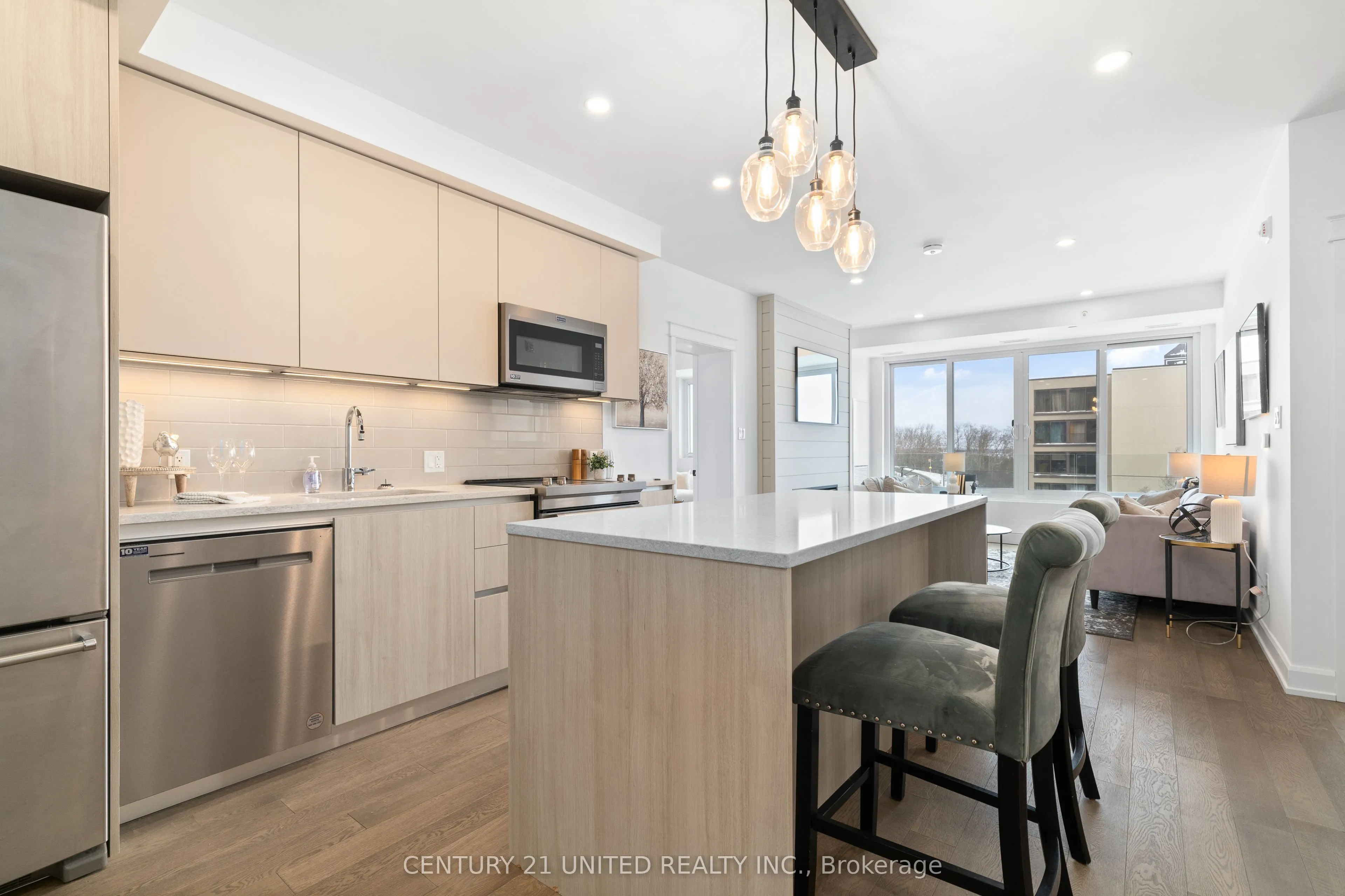 195 Hunter Street E, #605