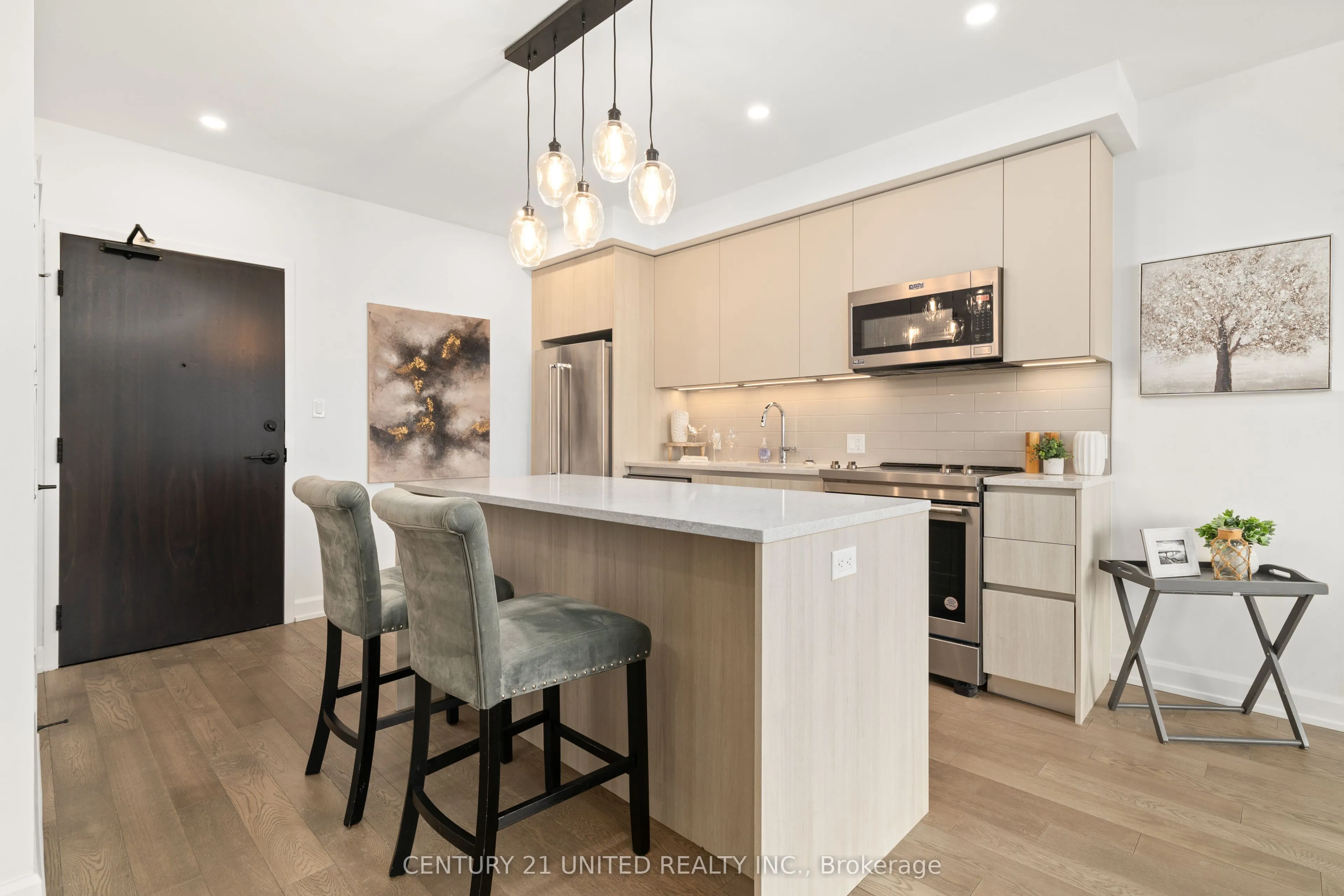 195 Hunter Street E, #605