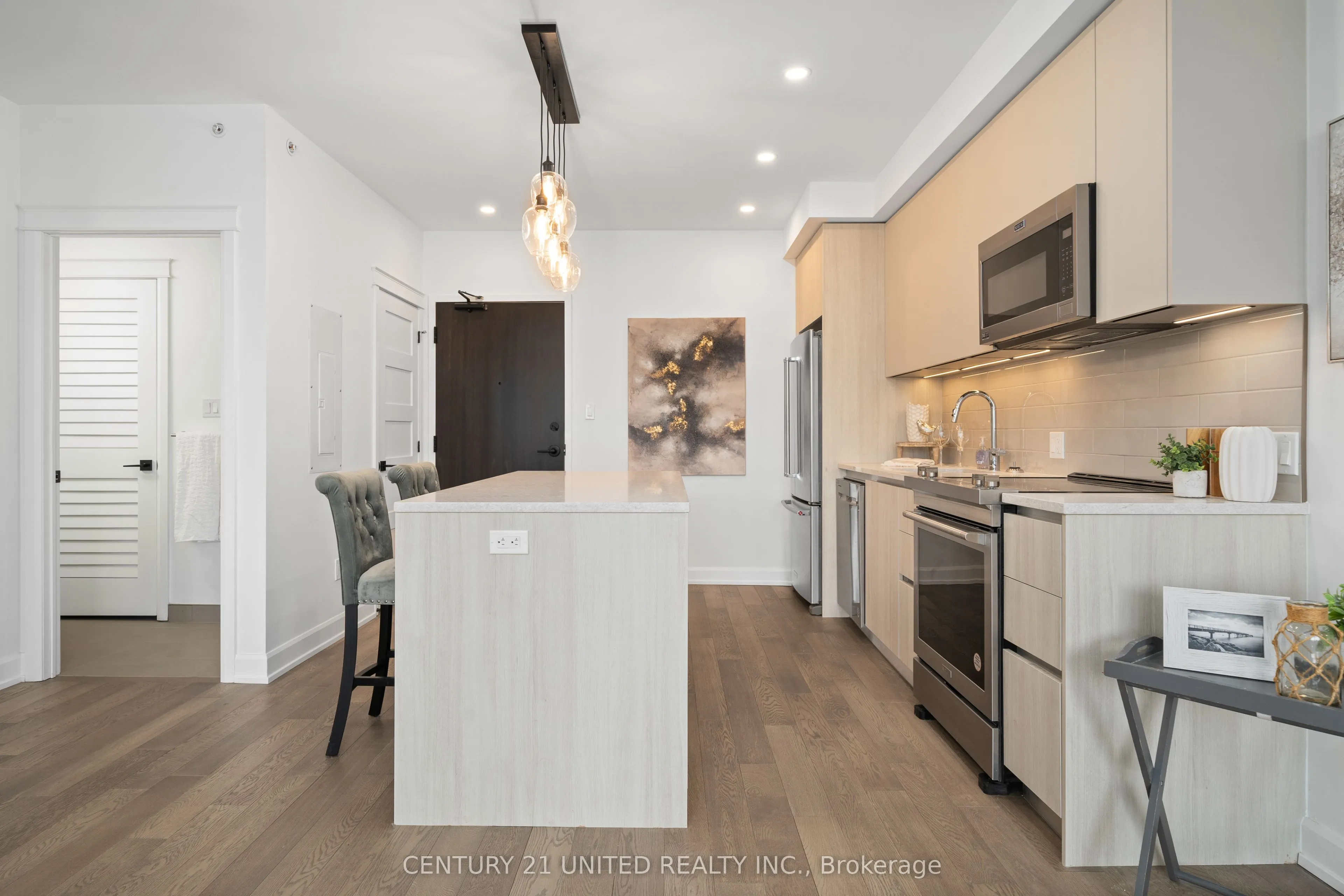 195 Hunter Street E, #605