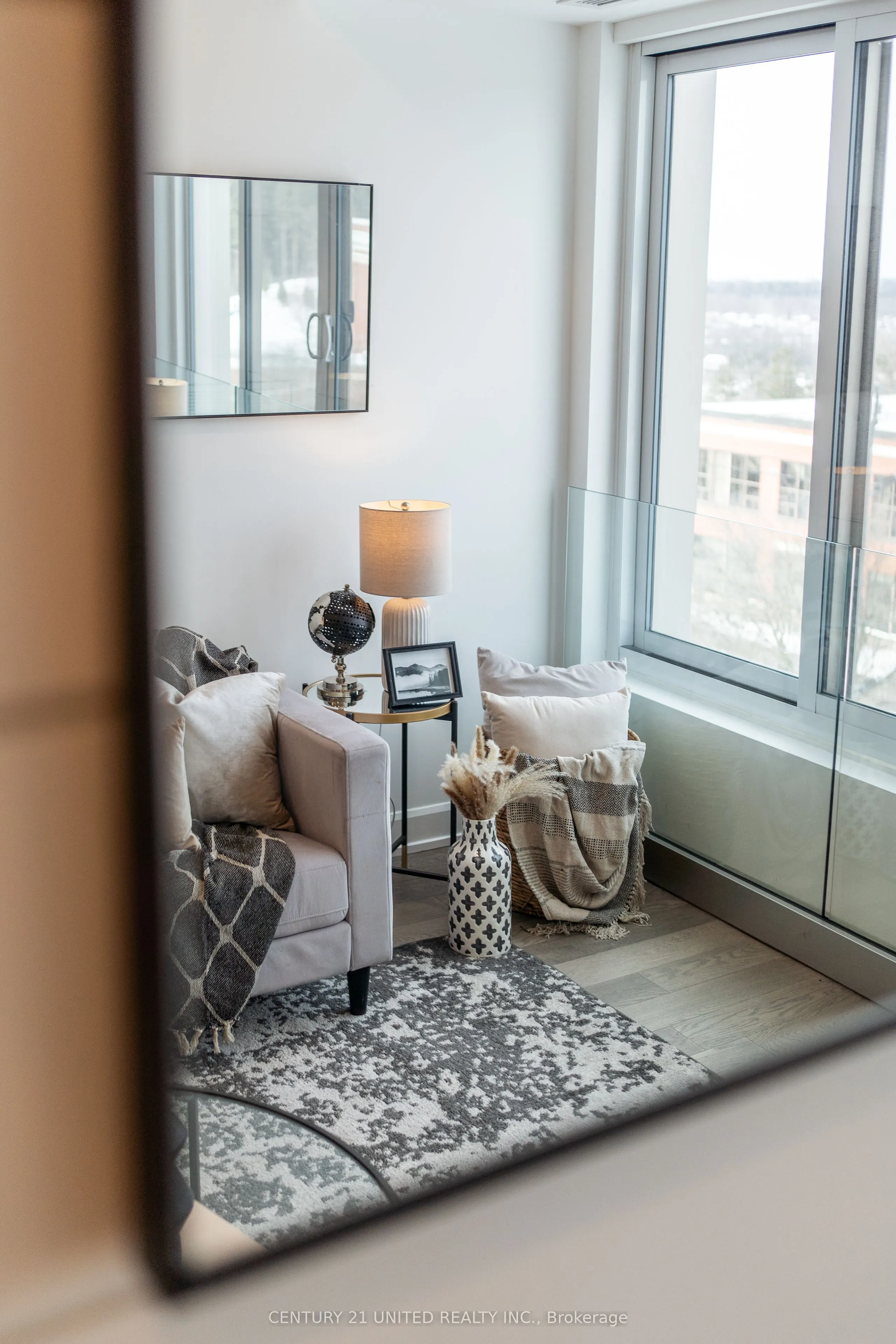 195 Hunter Street E, #605
