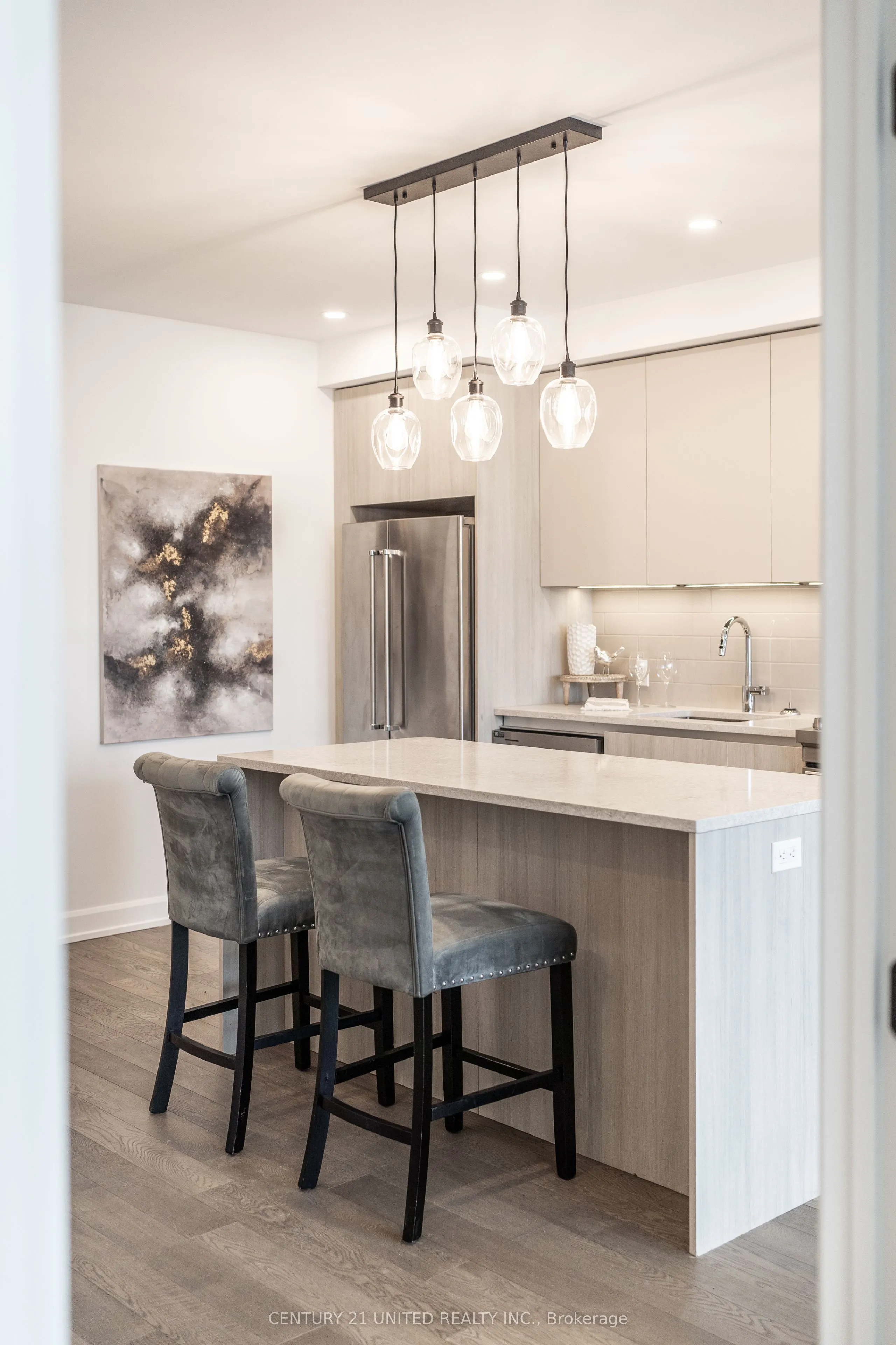 195 Hunter Street E, #605