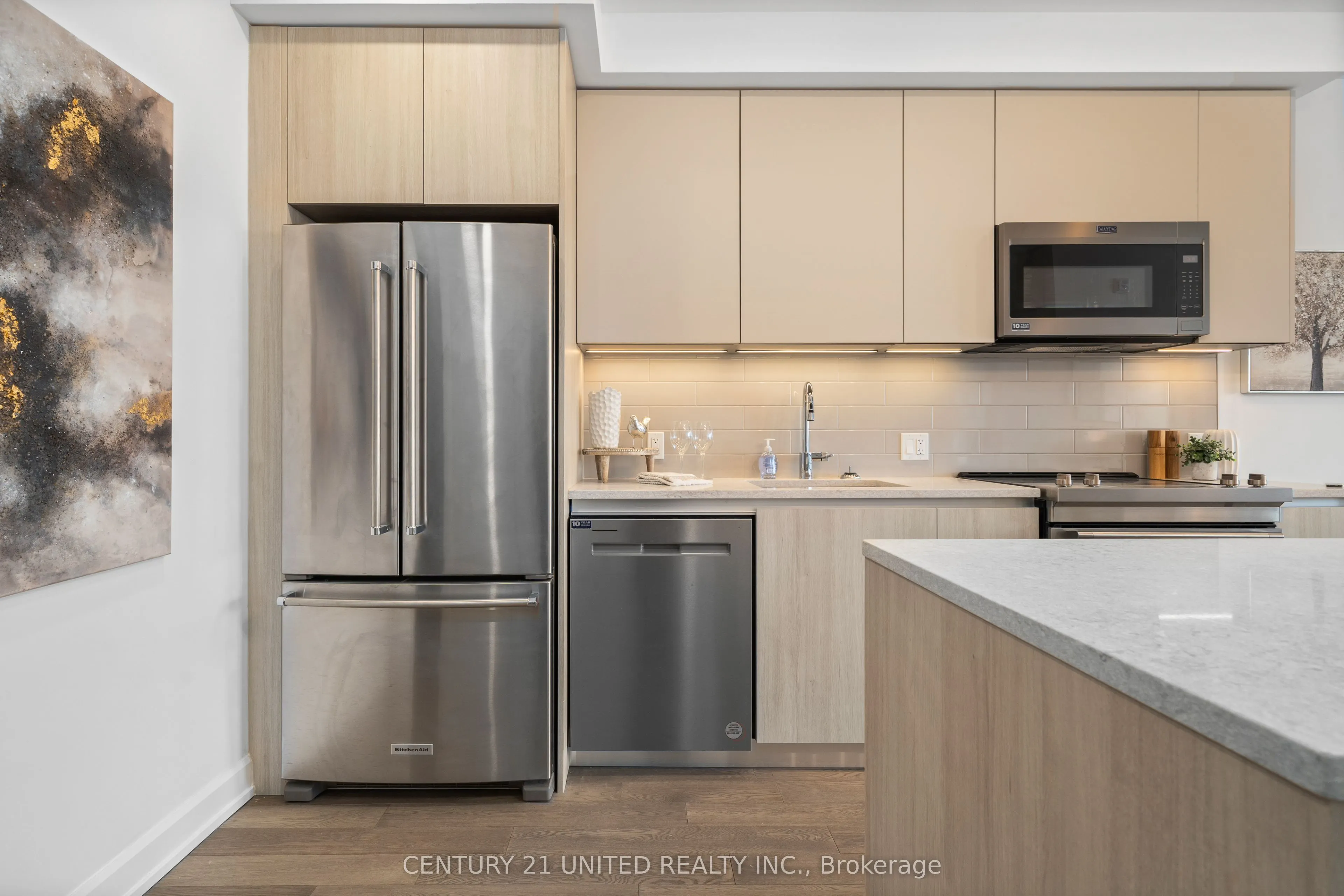 195 Hunter Street E, #605