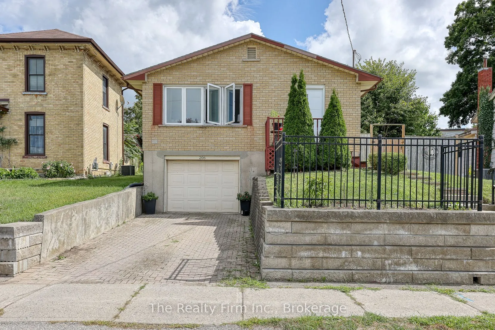 206 Charles Street E