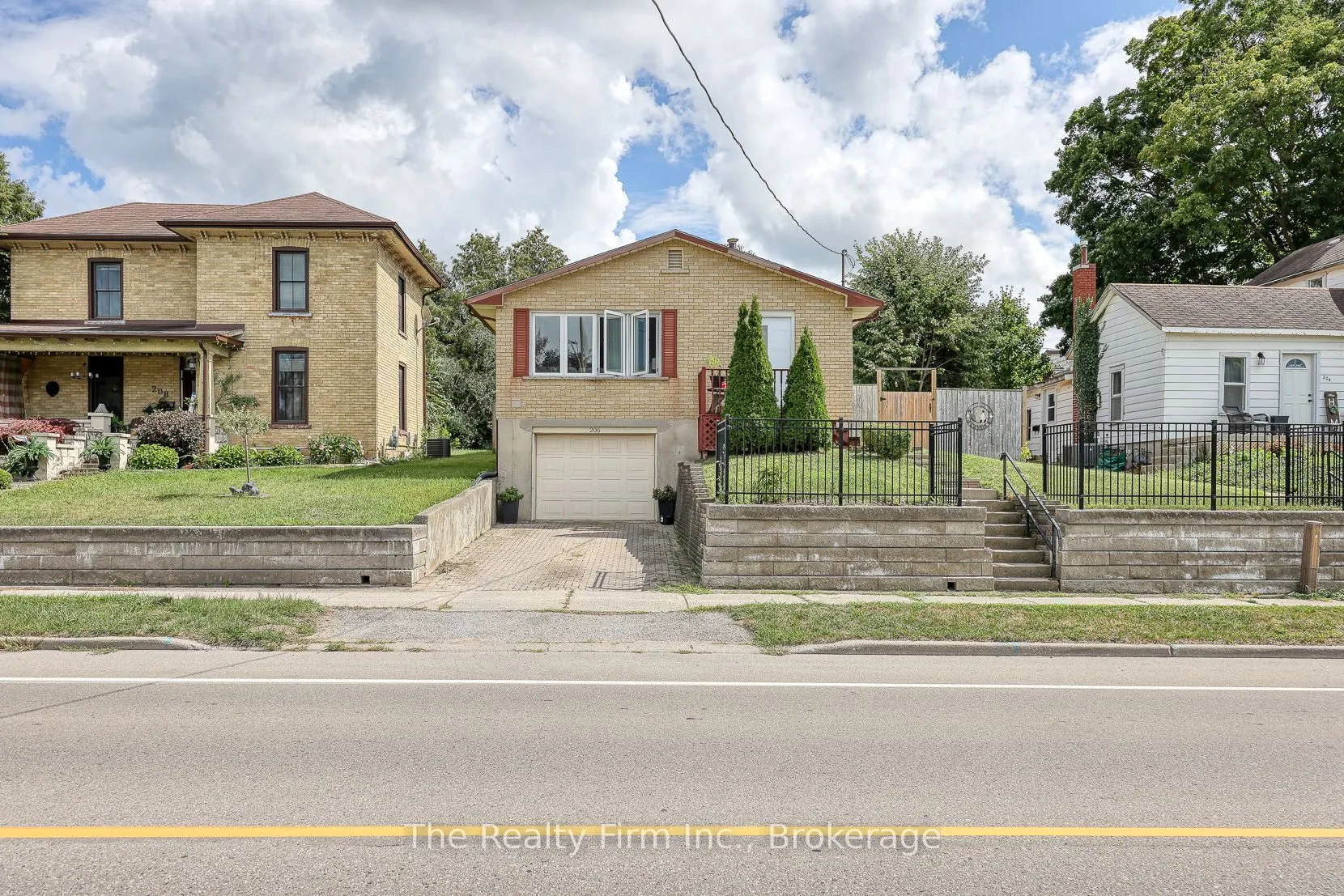 206 Charles Street E