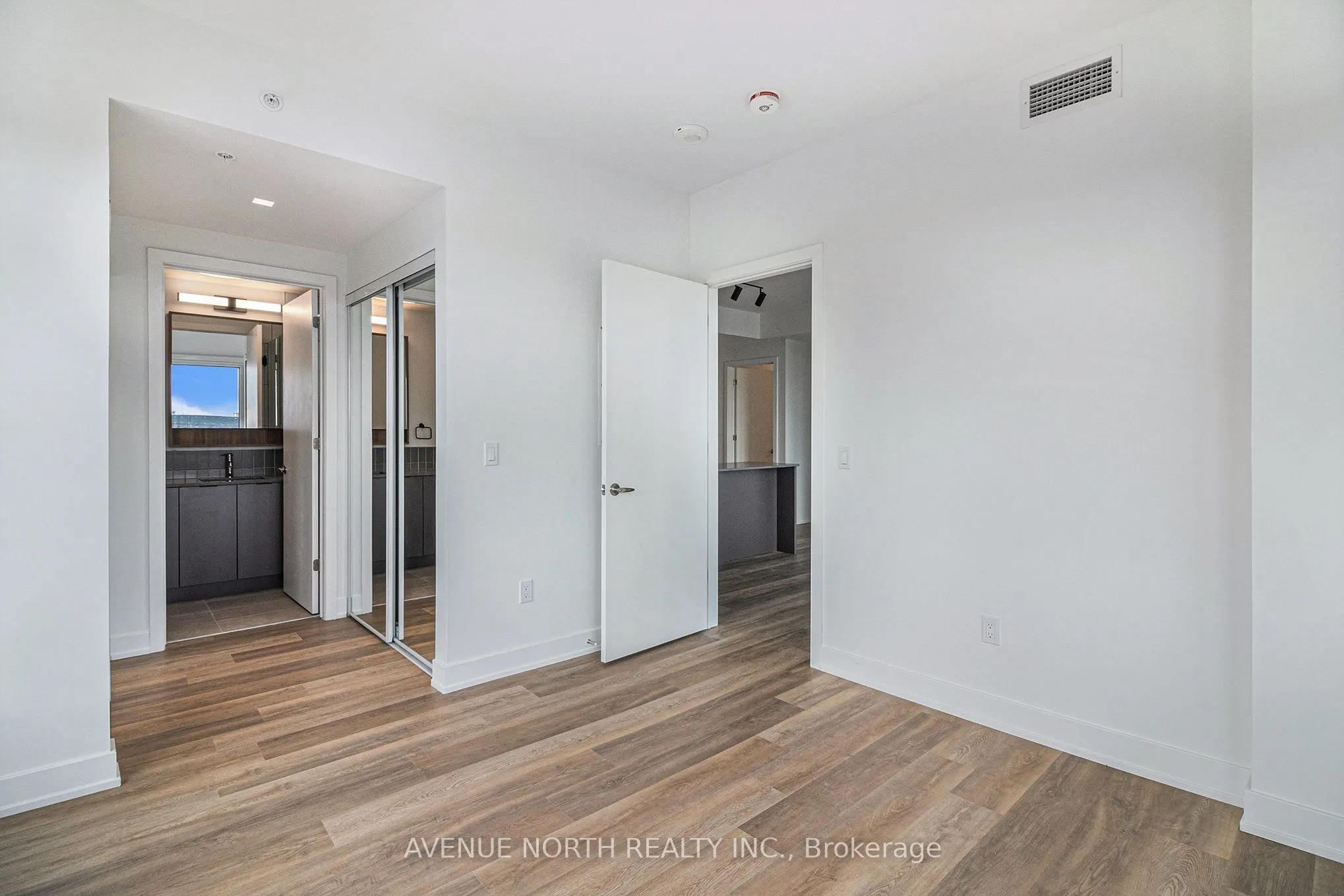 280 Montgomery Street, #1303