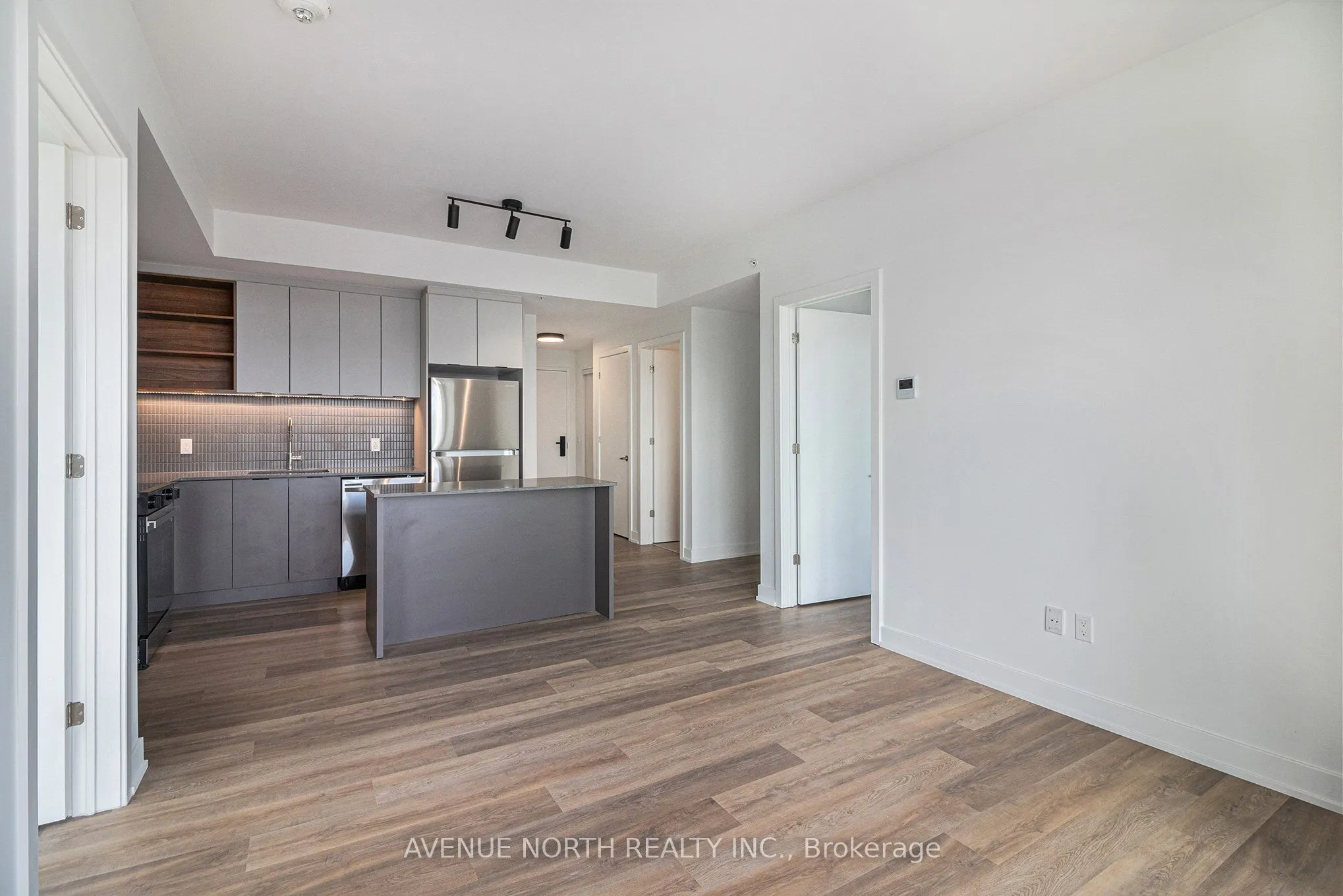280 Montgomery Street, #1303