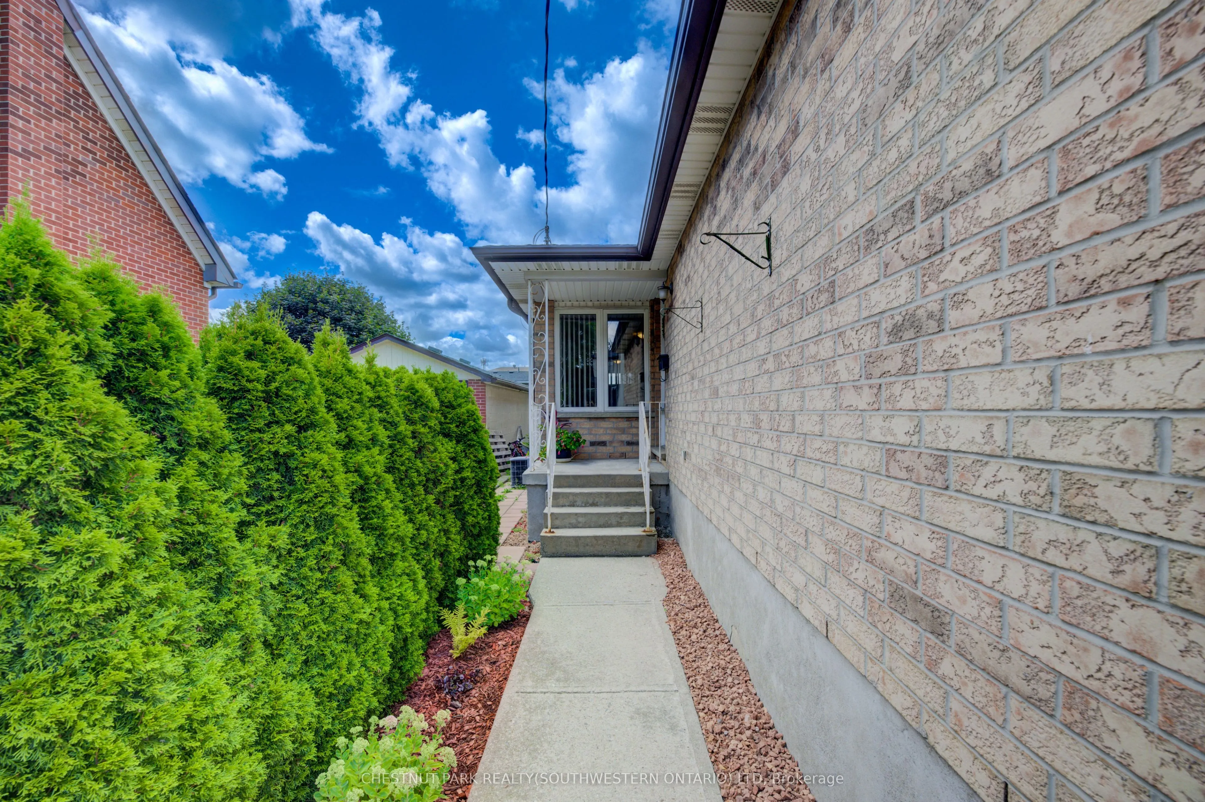 34 4th Avenue