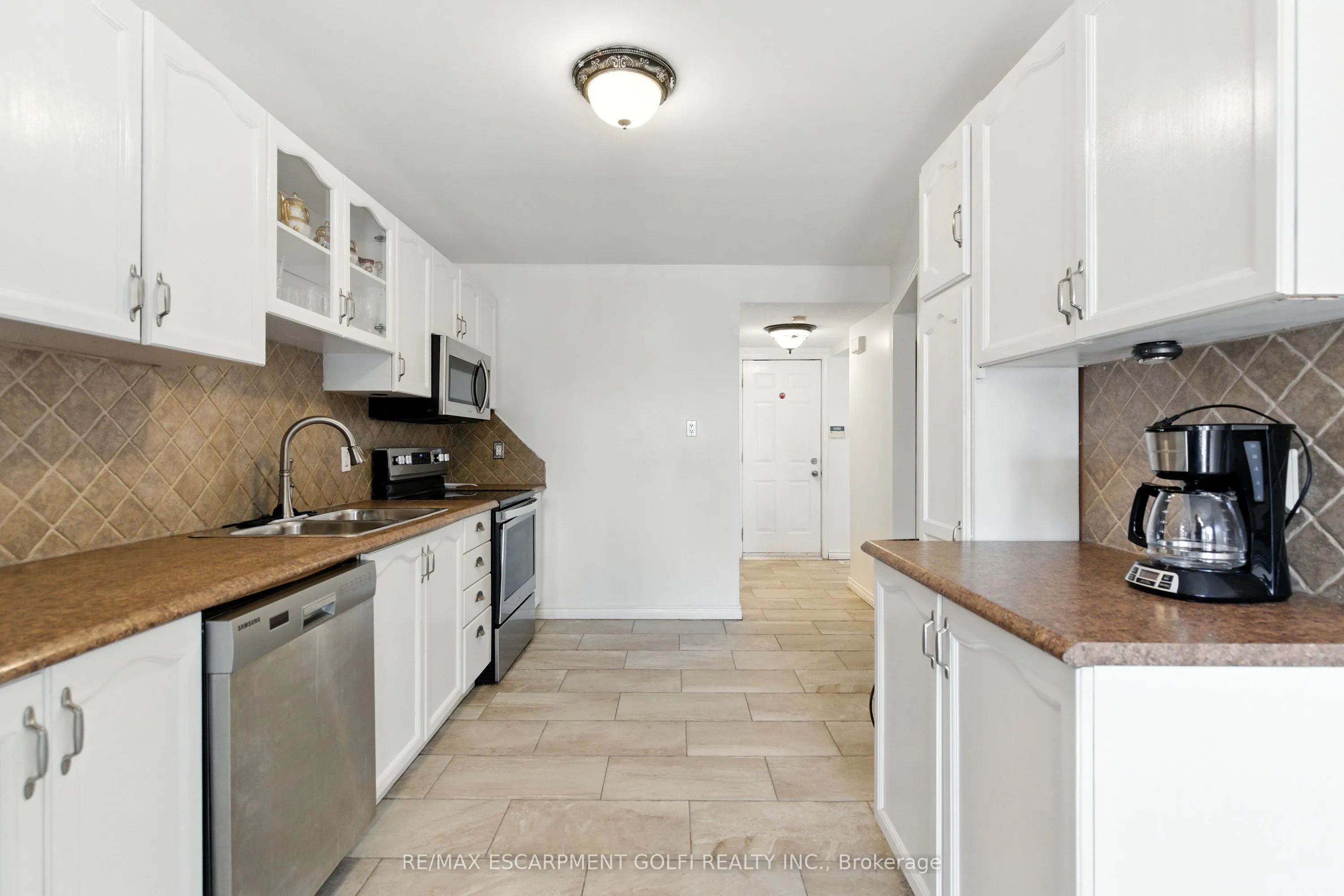 35 Jacqueline Boulevard