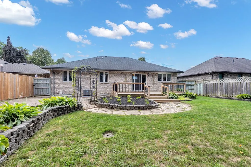 53 Woodland Crescent