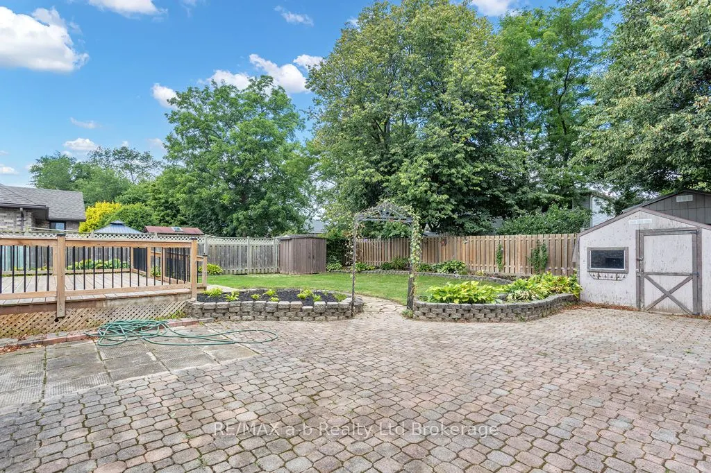 53 Woodland Crescent
