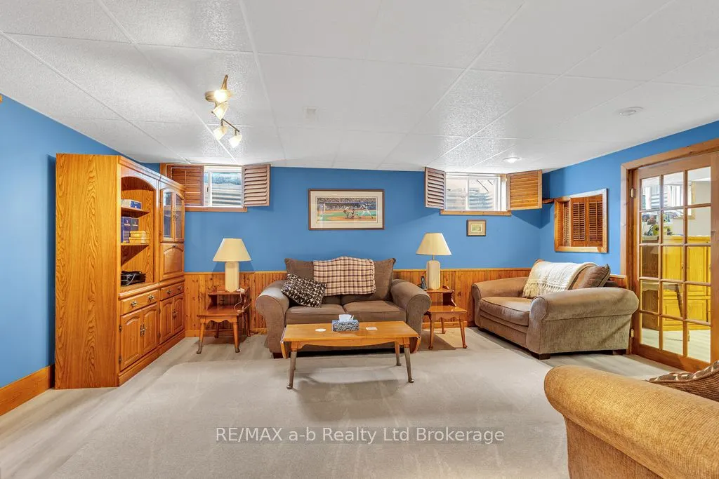 53 Woodland Crescent